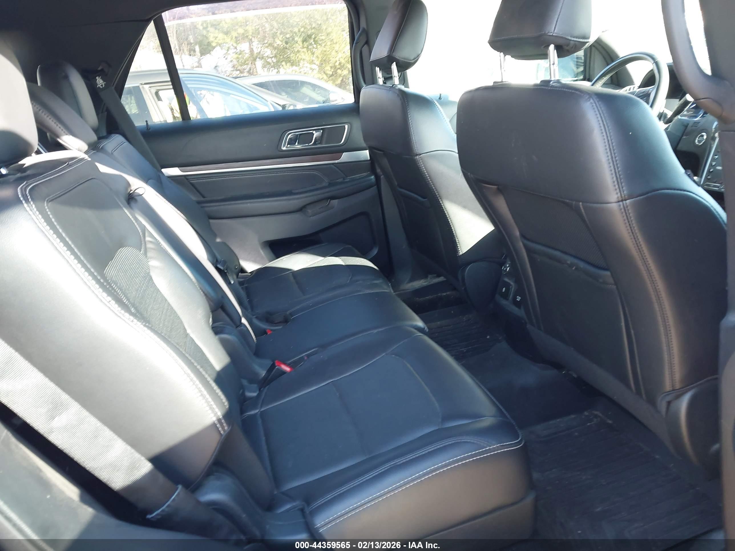 FORD EXPLORER image 8