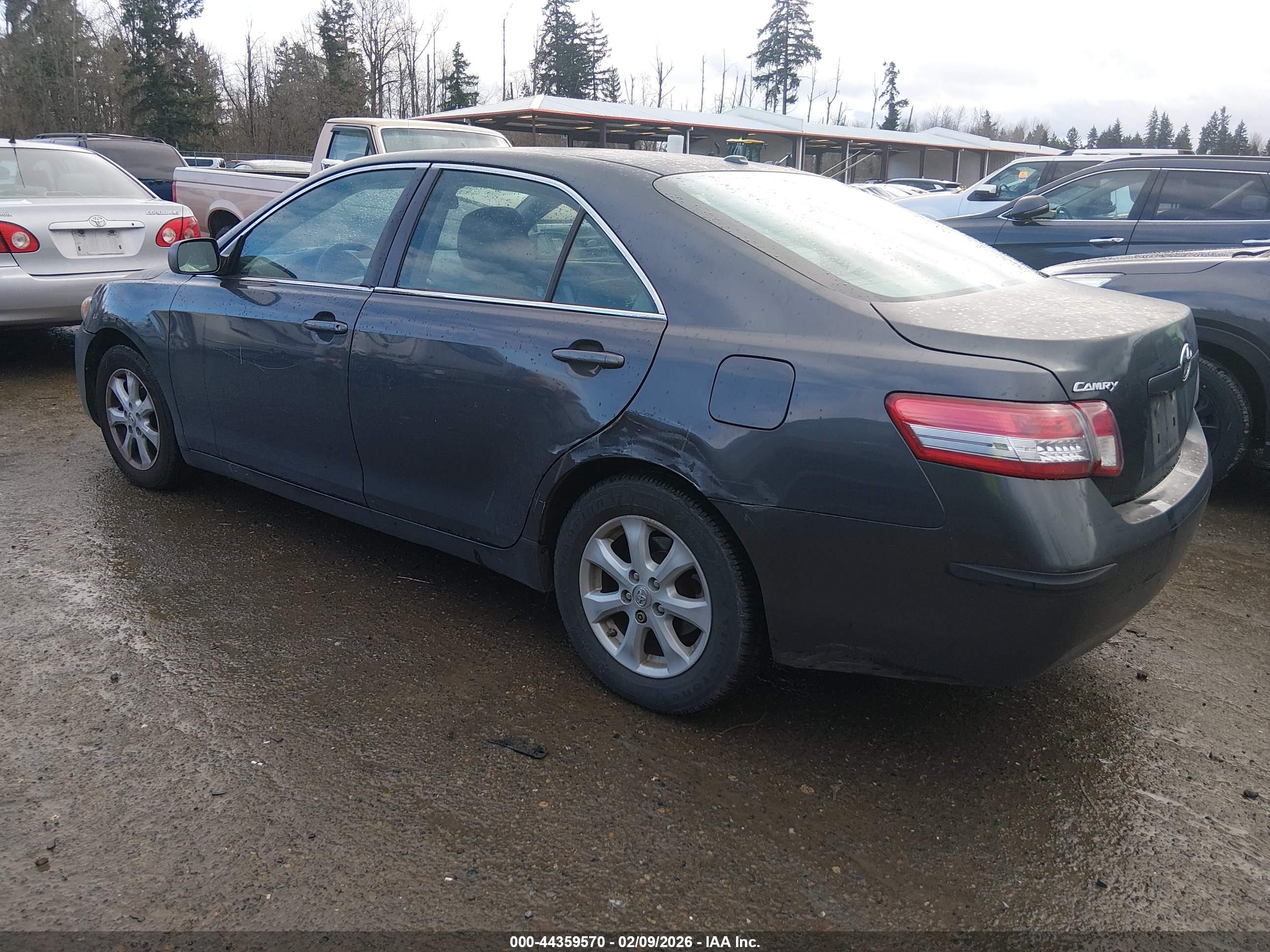 TOYOTA CAMRY image 3