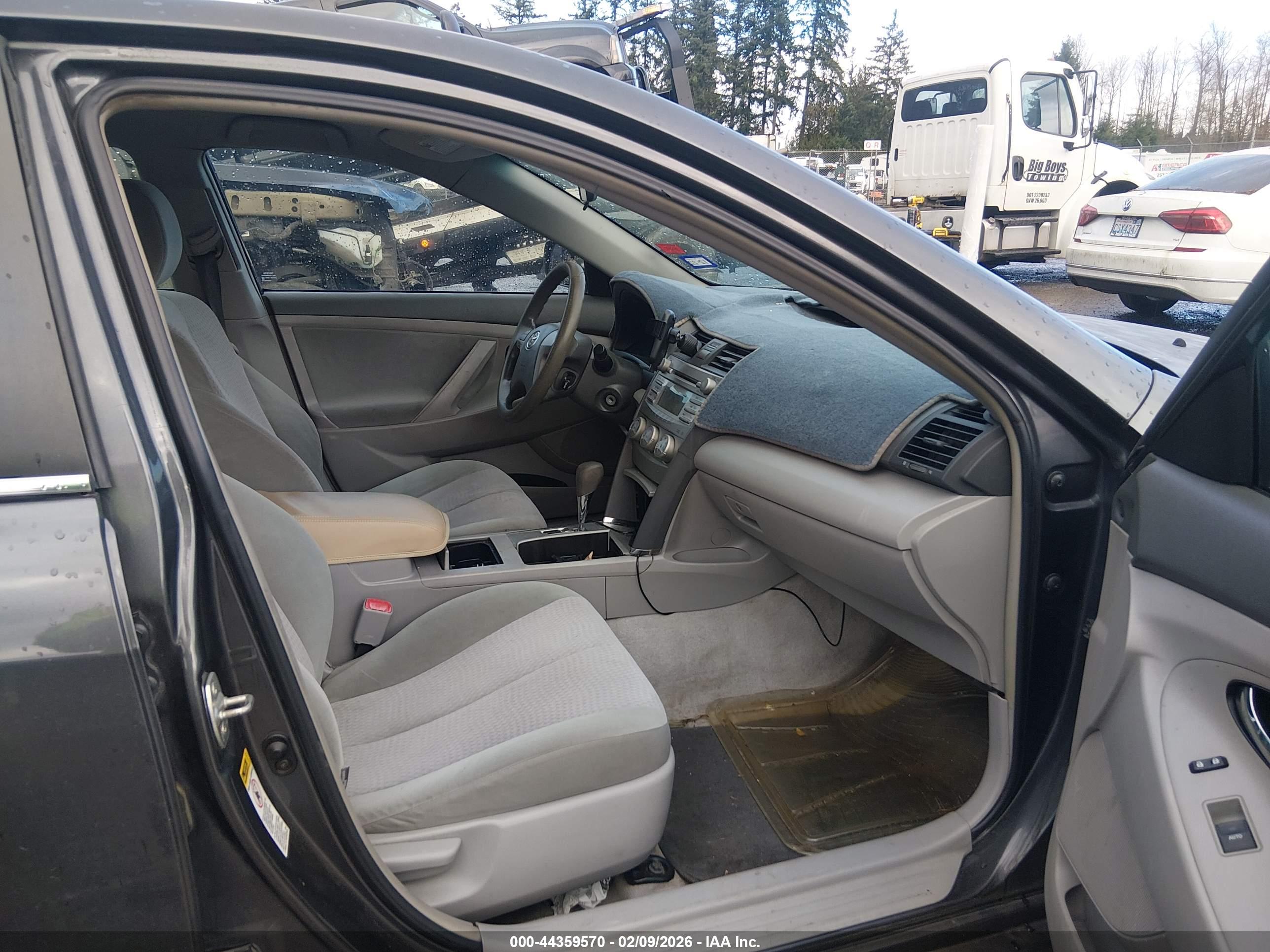 TOYOTA CAMRY image 5