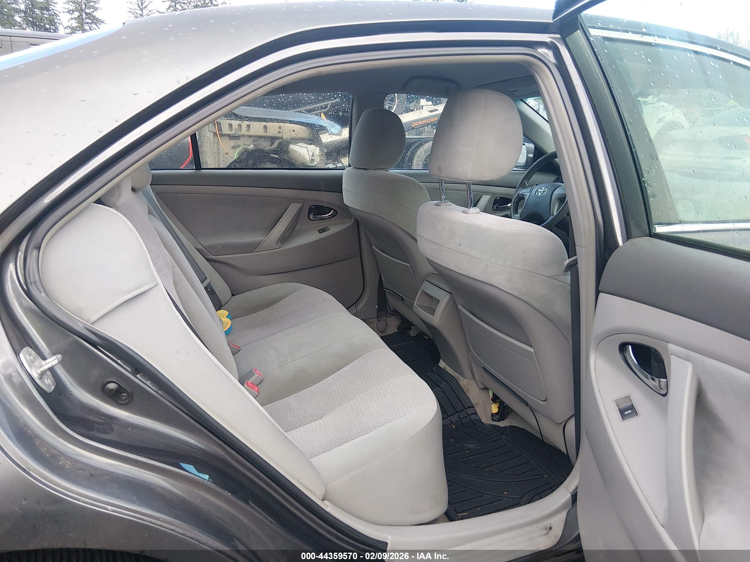 TOYOTA CAMRY image 8