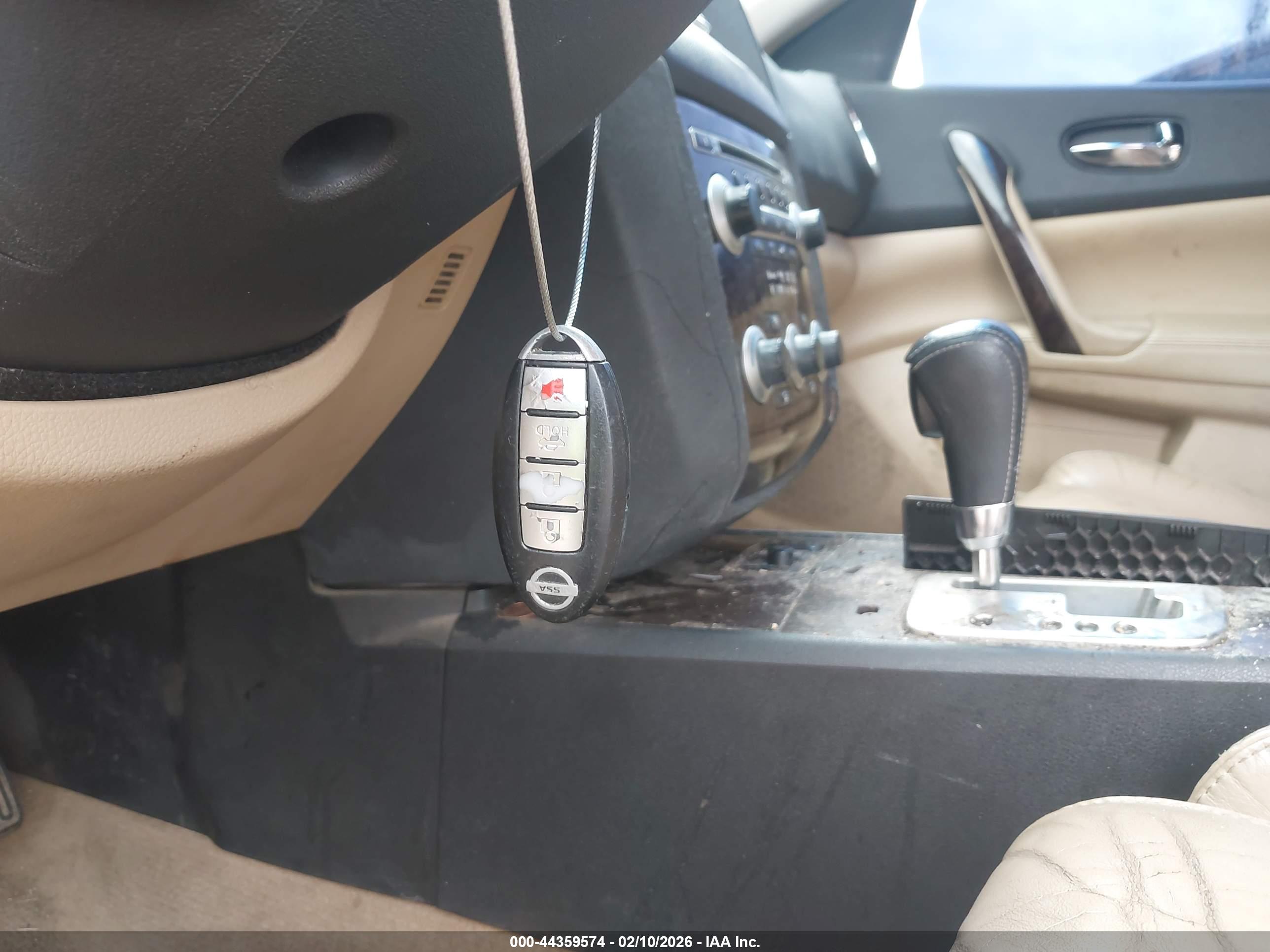 NISSAN MAXIMA image 11