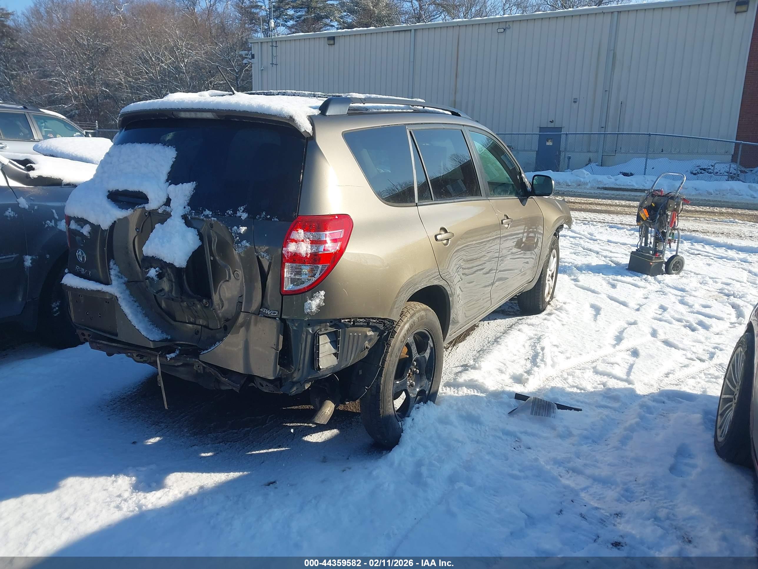TOYOTA RAV4 image 4