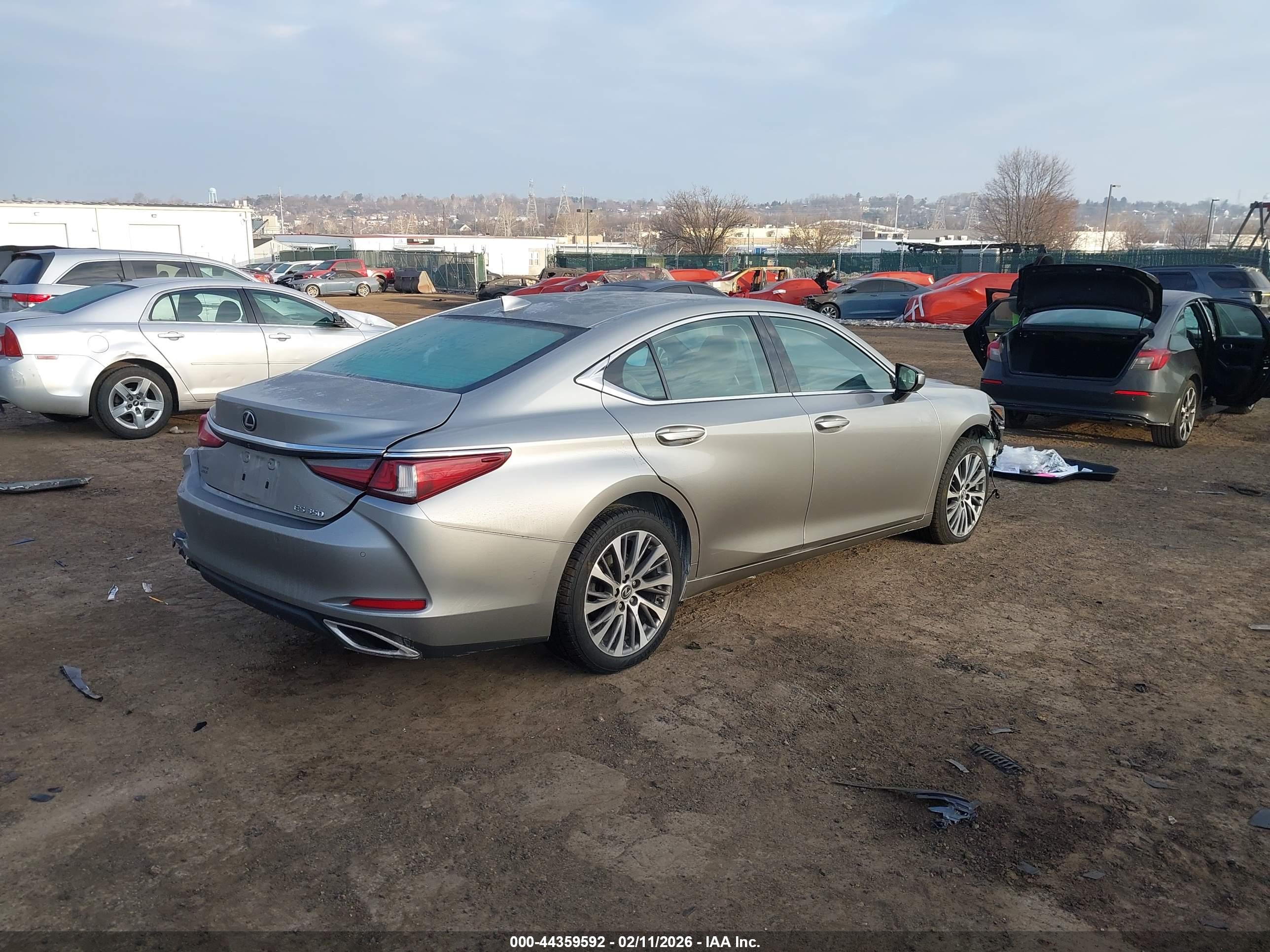 LEXUS ES image 4