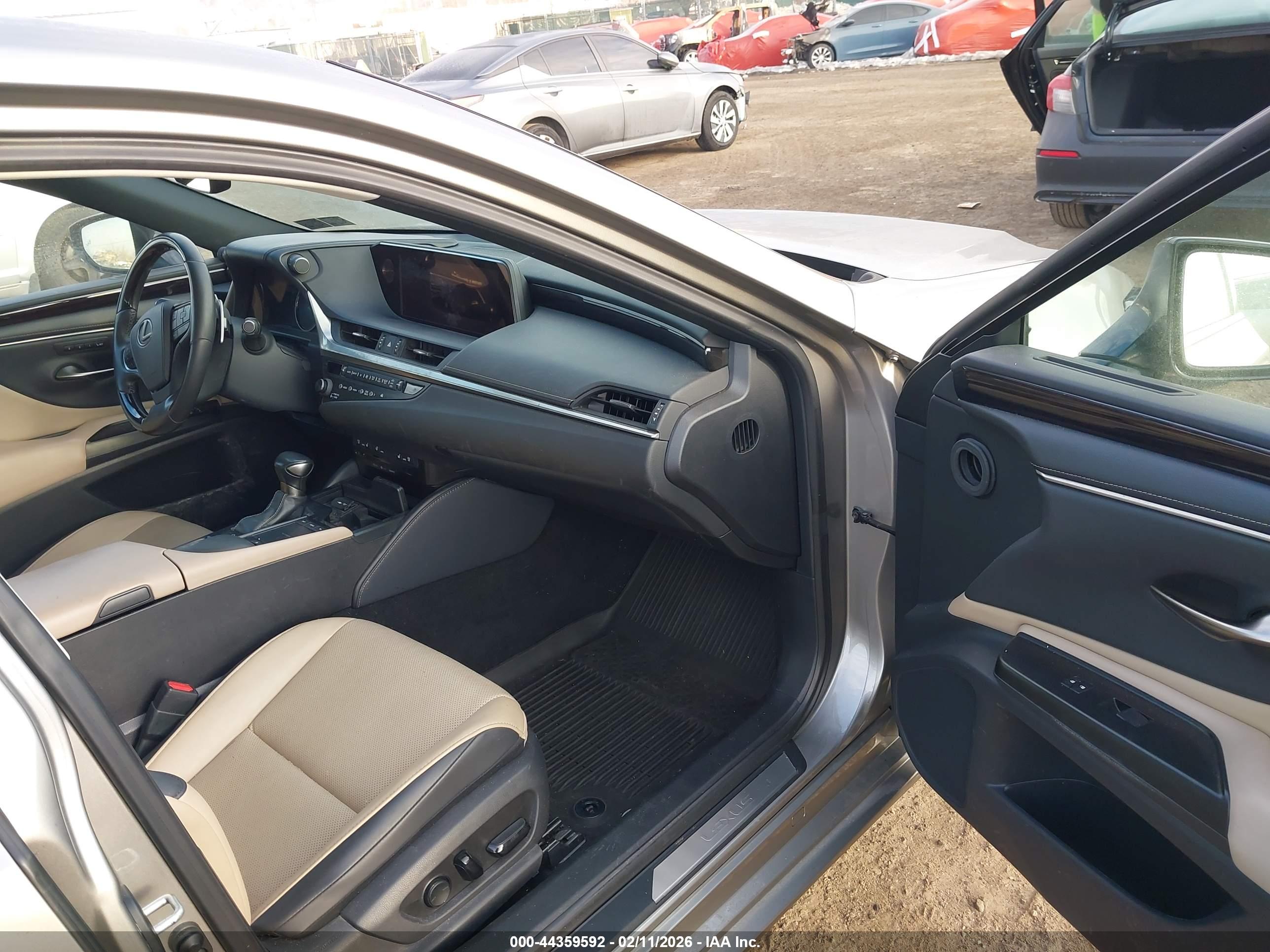 LEXUS ES image 5