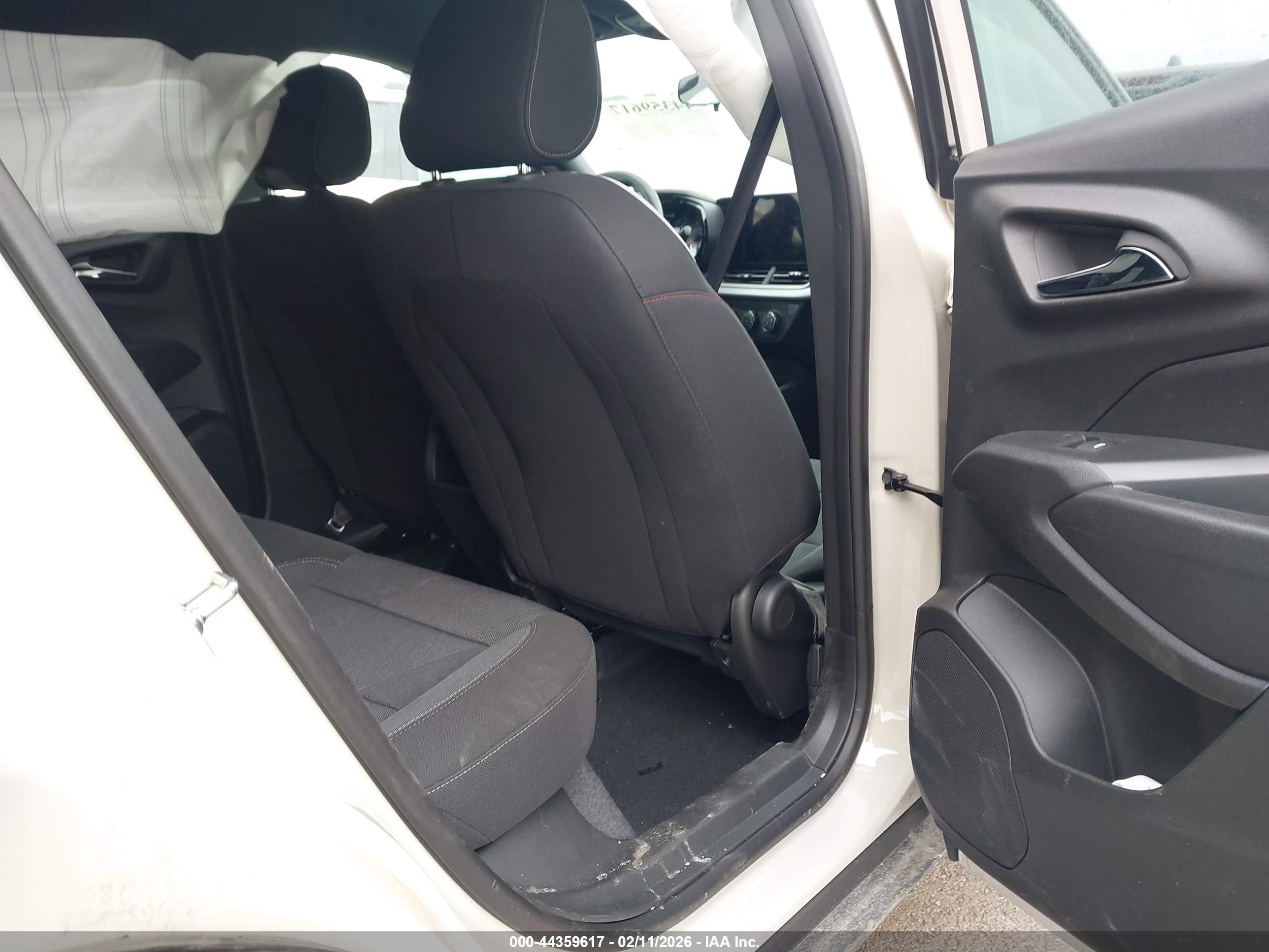 CHEVROLET TRAX image 8