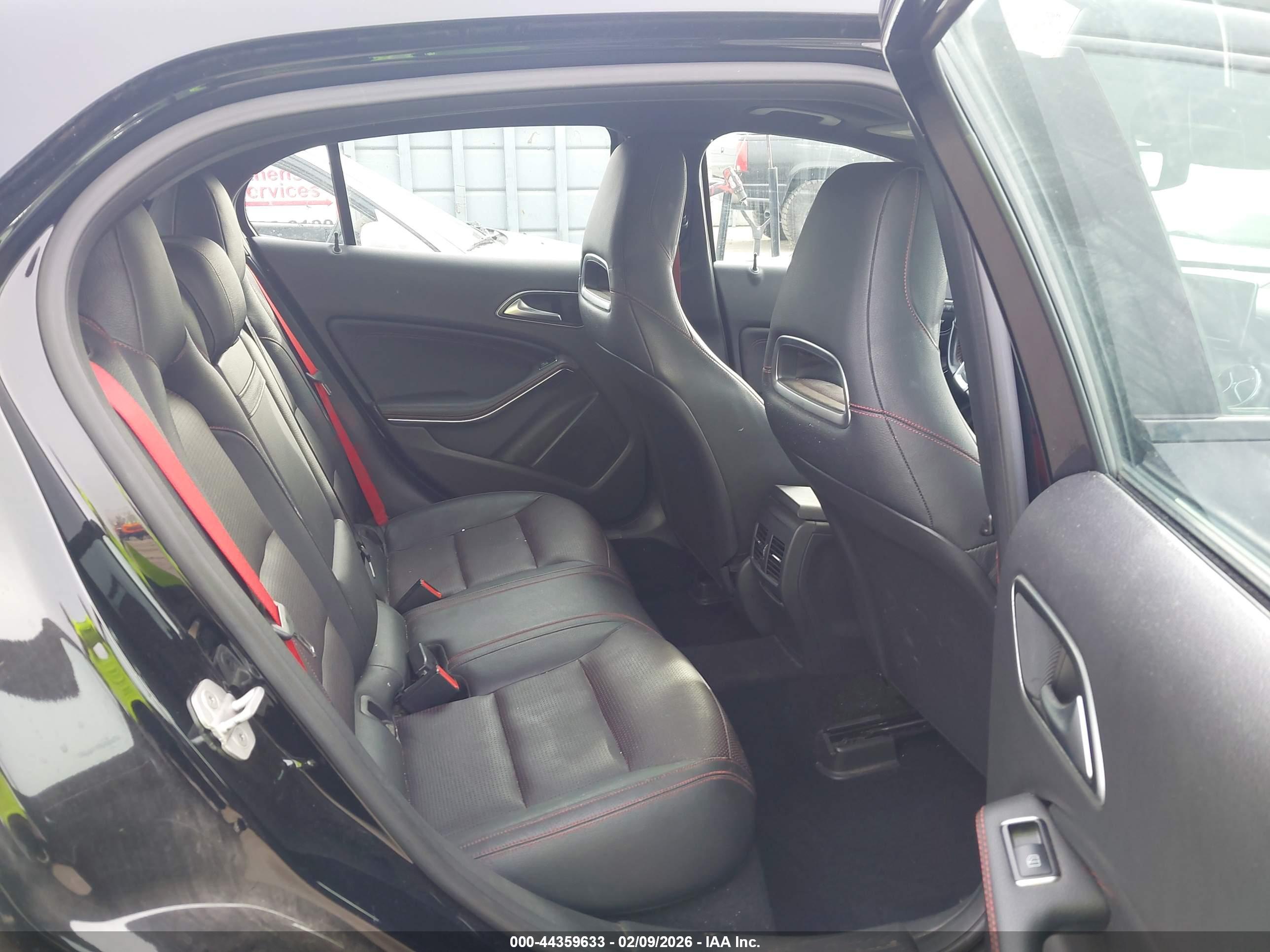 MERCEDES-BENZ GLA image 8