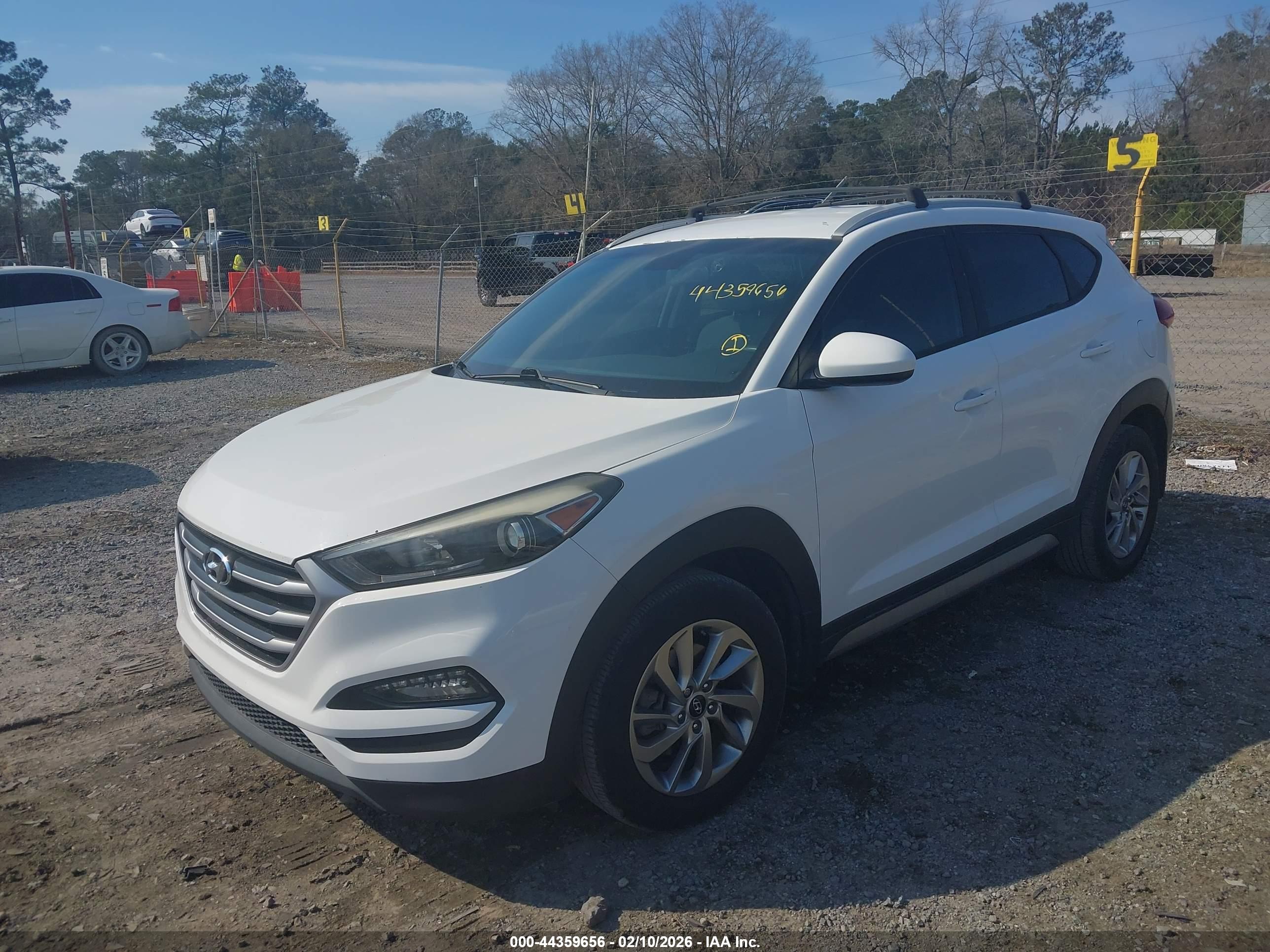 HYUNDAI TUCSON image 6