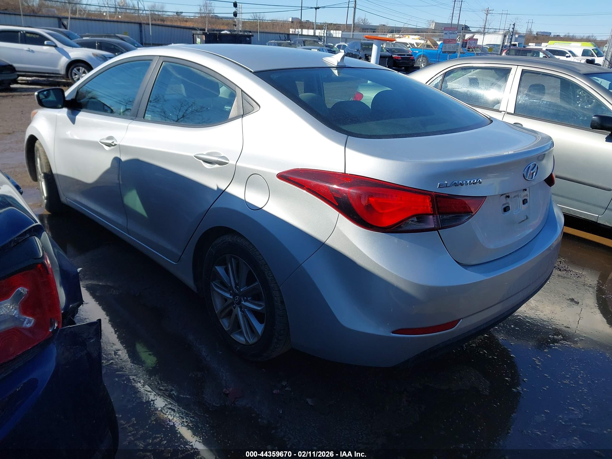 HYUNDAI ELANTRA image 3