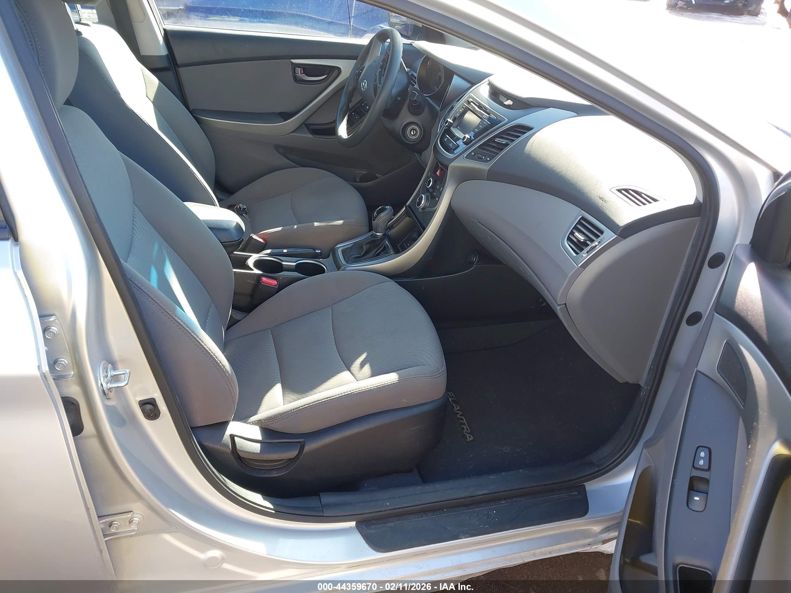 HYUNDAI ELANTRA image 5
