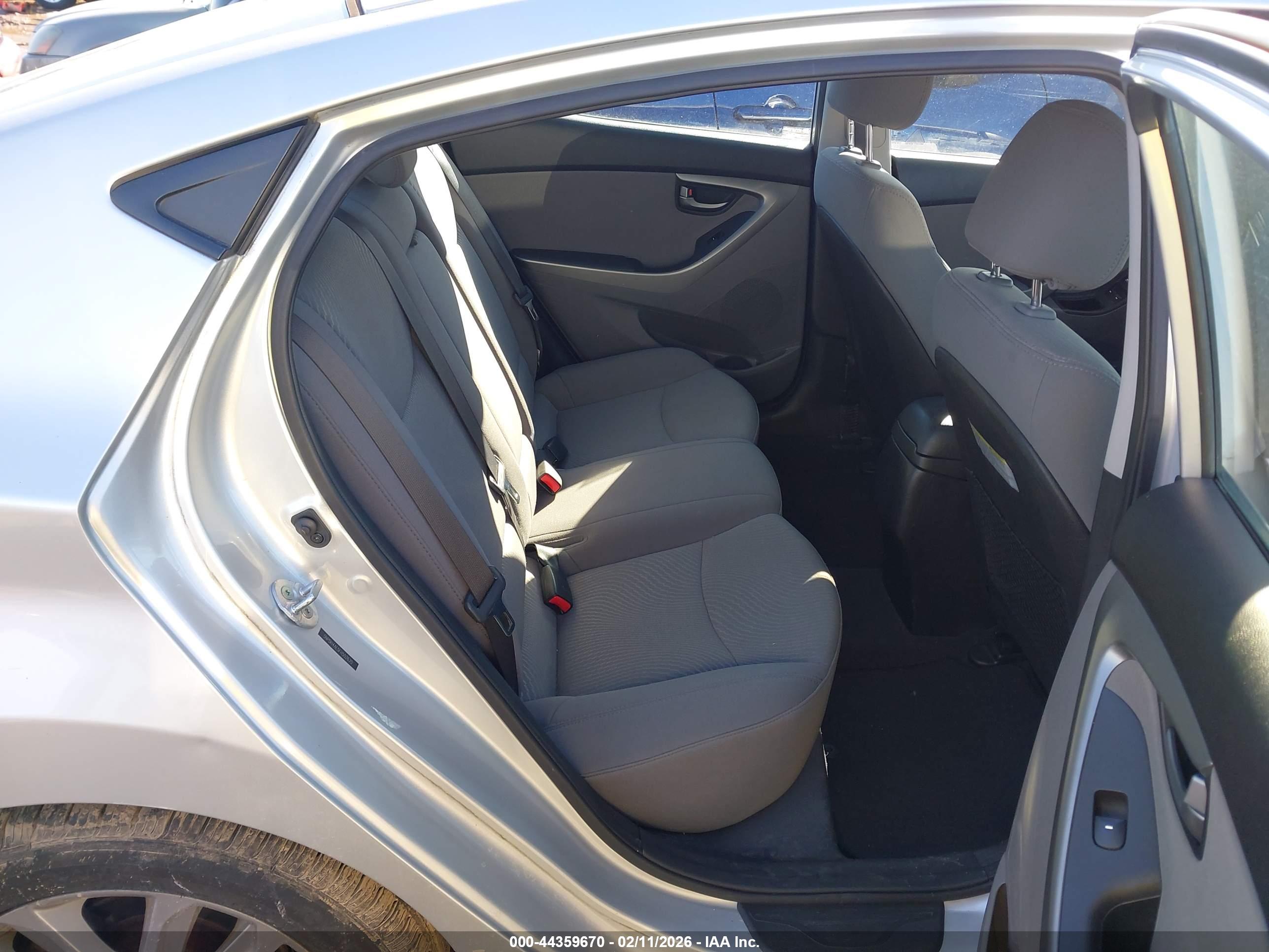 HYUNDAI ELANTRA image 8