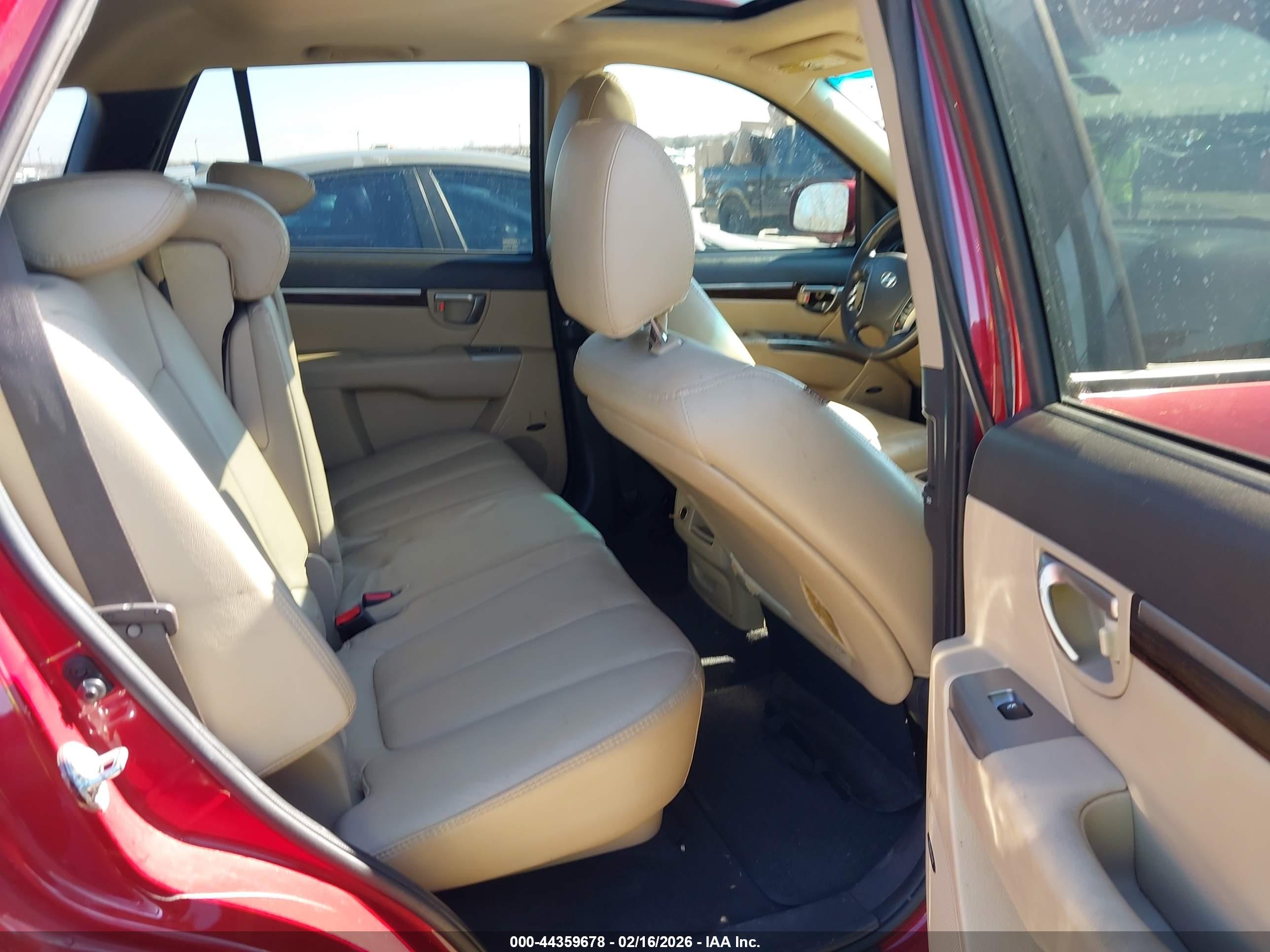 HYUNDAI SANTA image 8