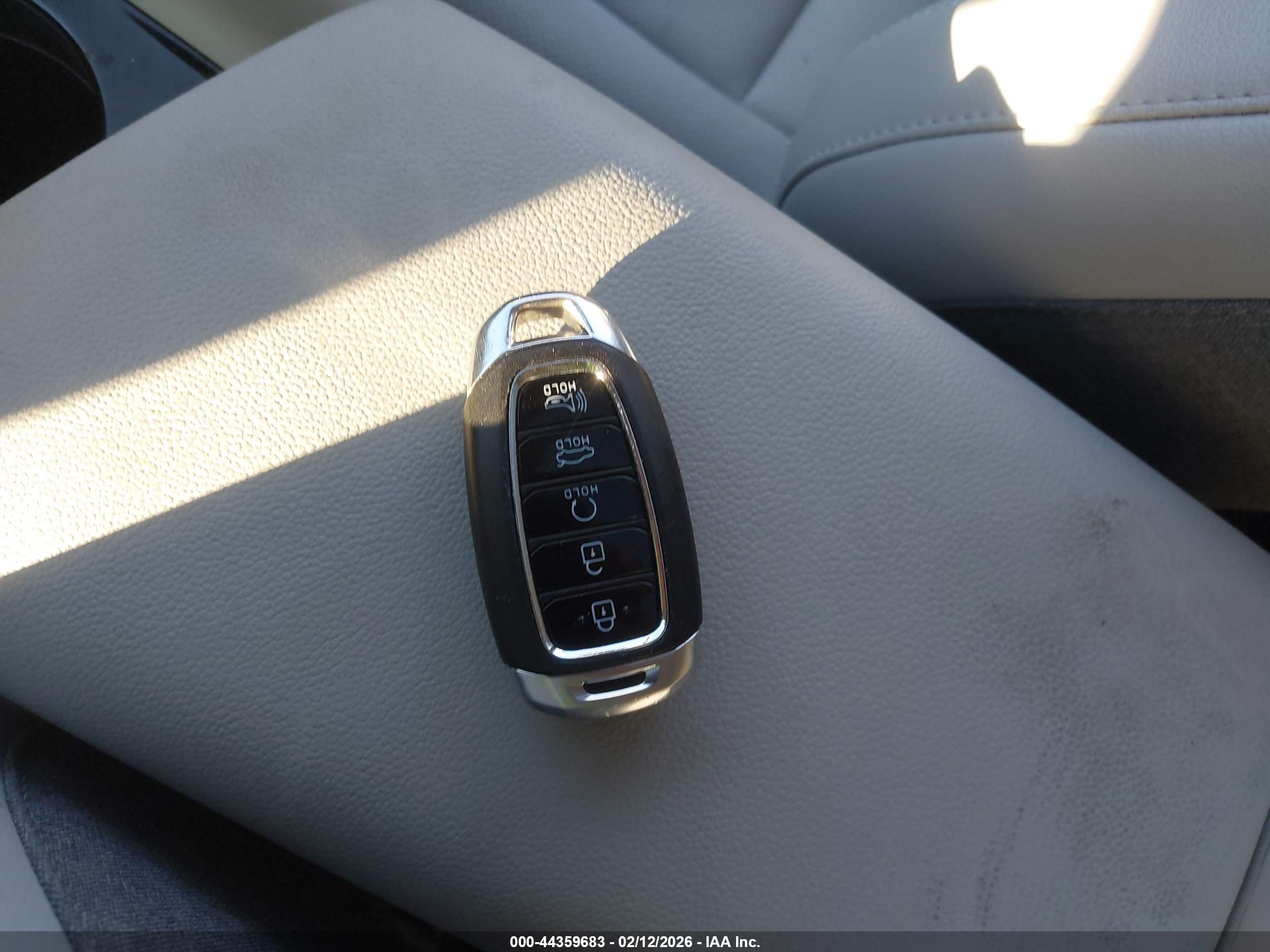 HYUNDAI ELANTRA image 11