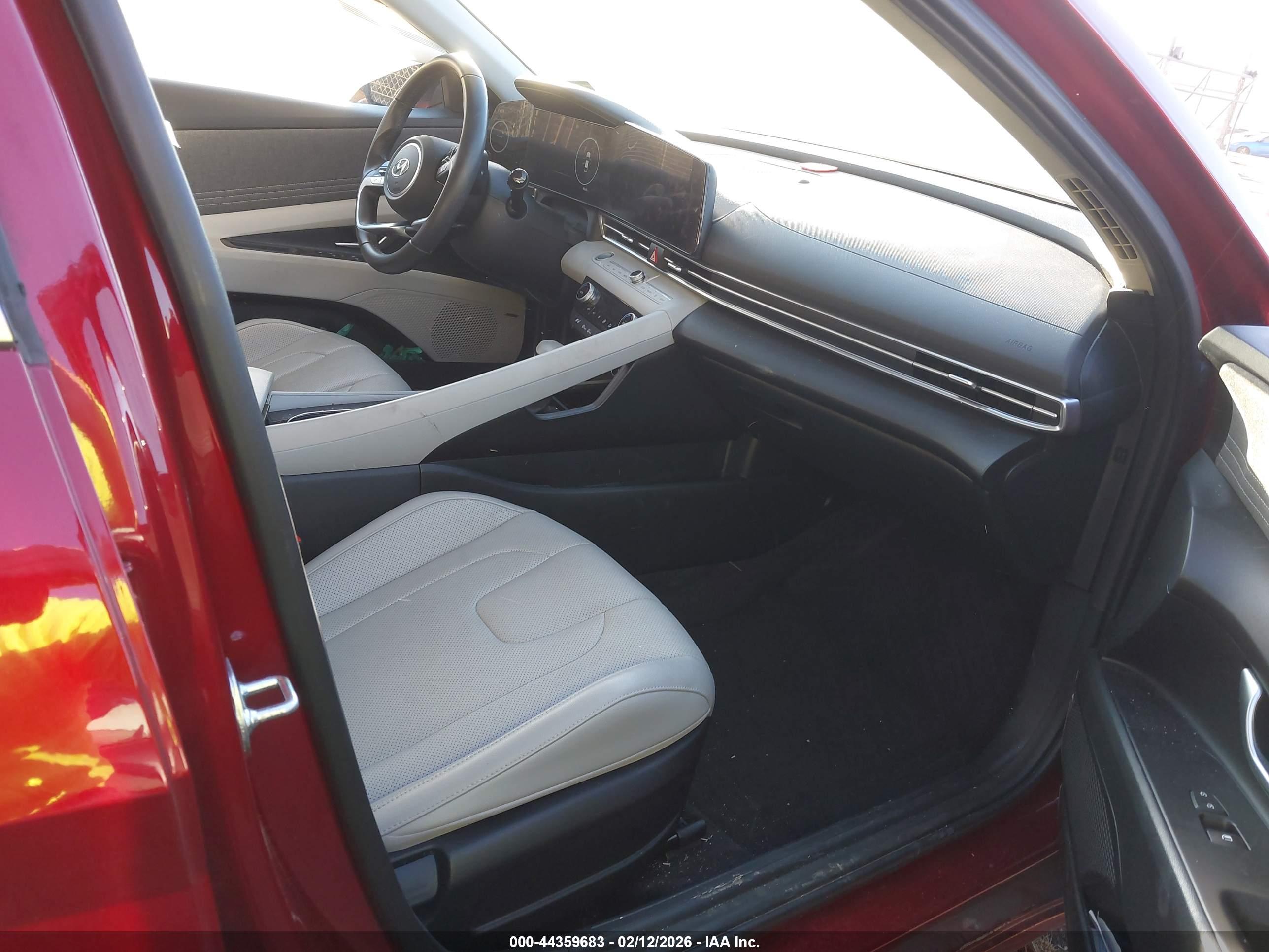 HYUNDAI ELANTRA image 5