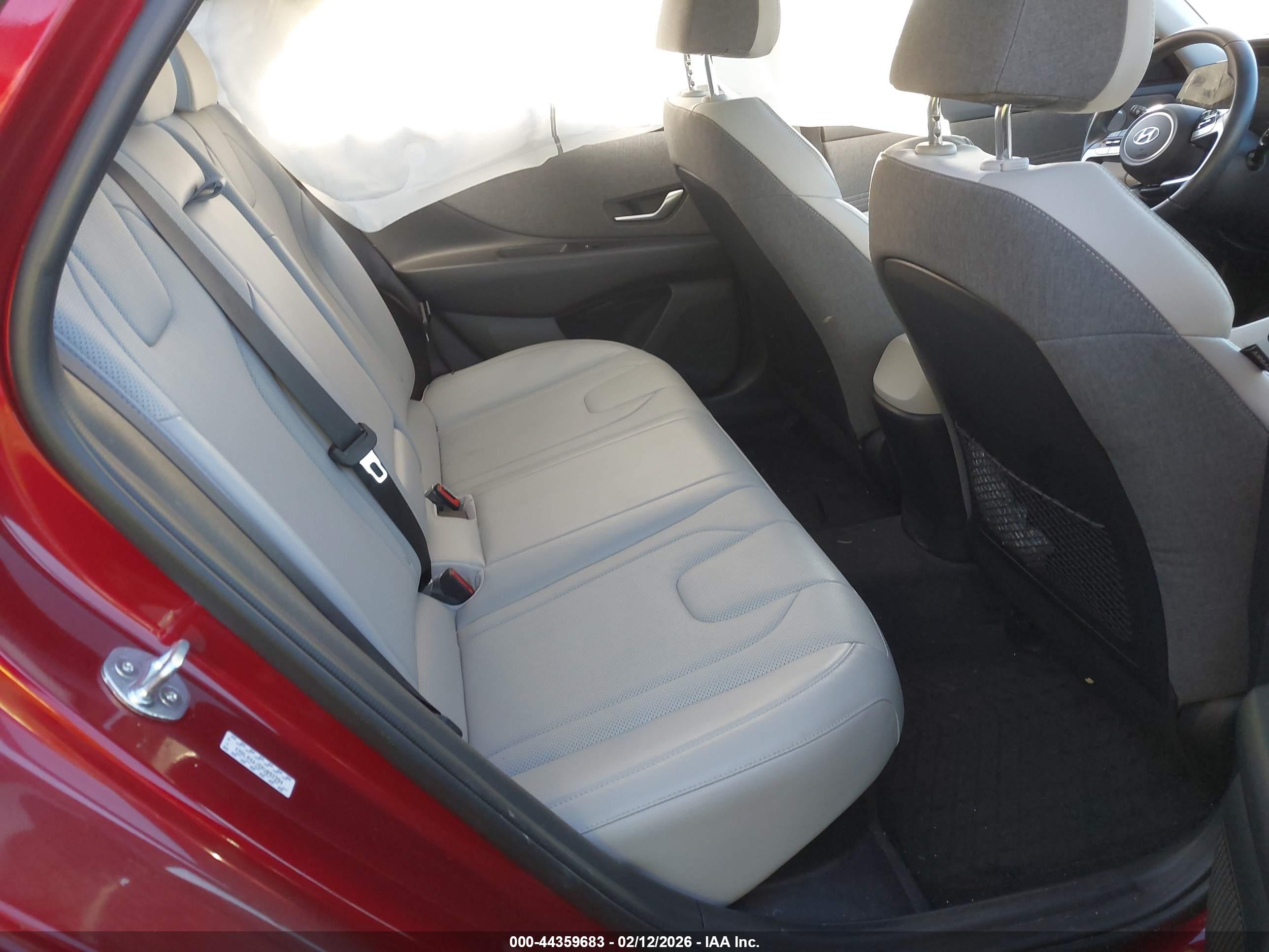 HYUNDAI ELANTRA image 8