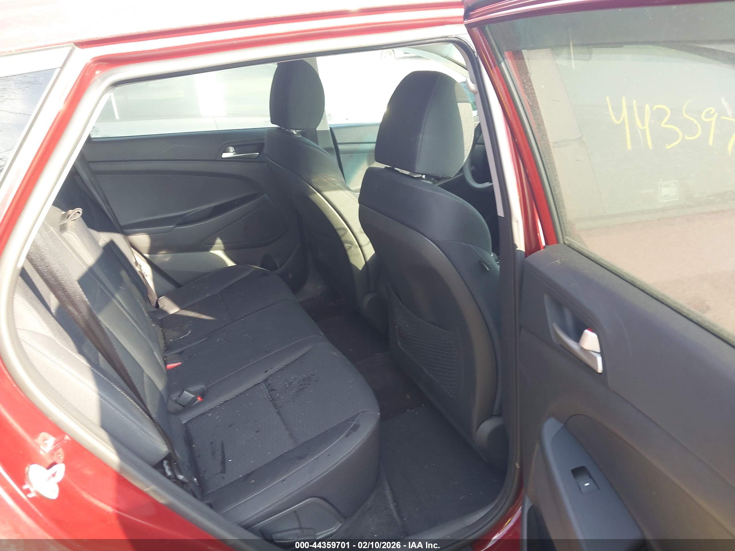 HYUNDAI TUCSON image 8