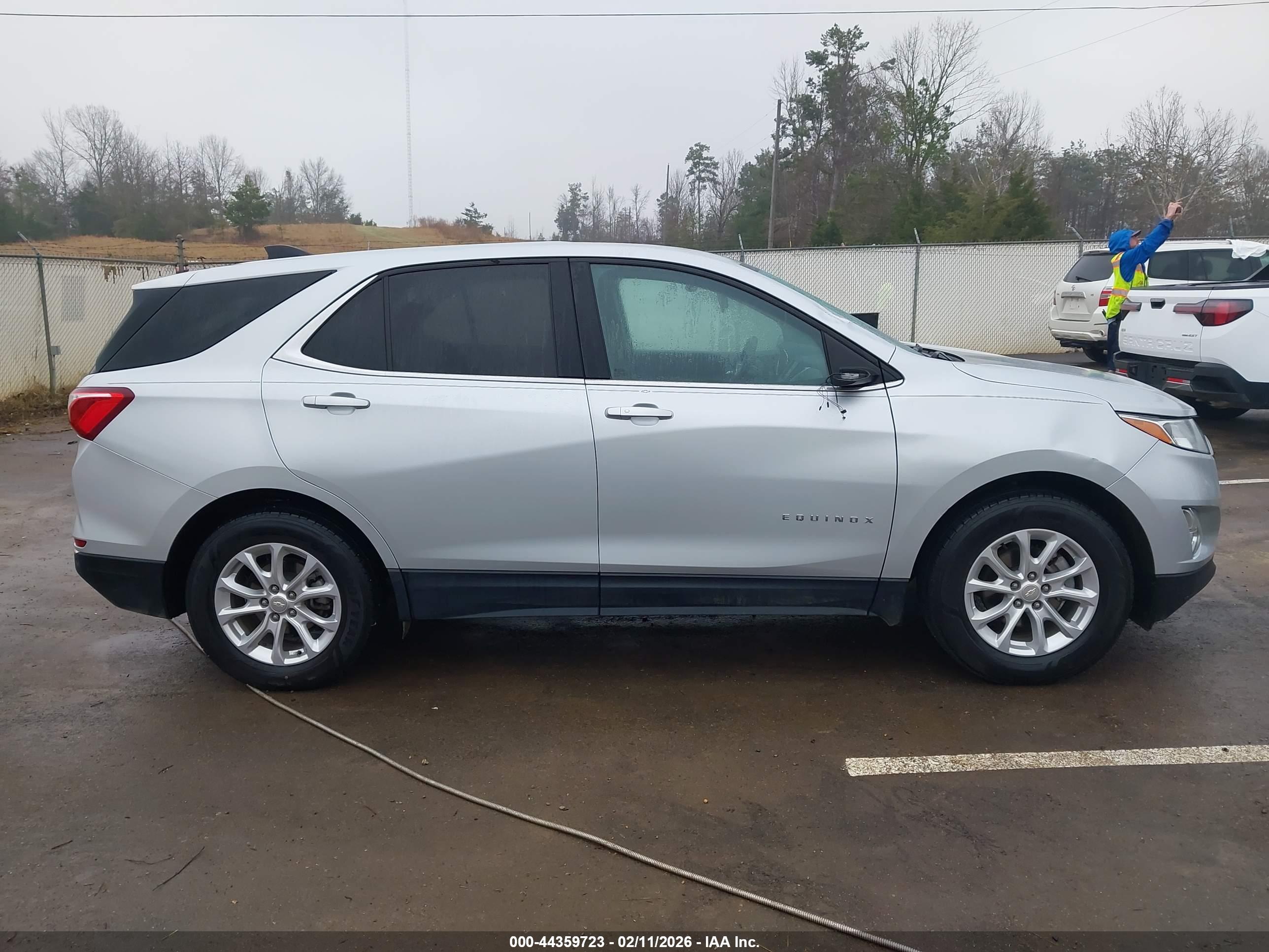 CHEVROLET EQUINOX image 6
