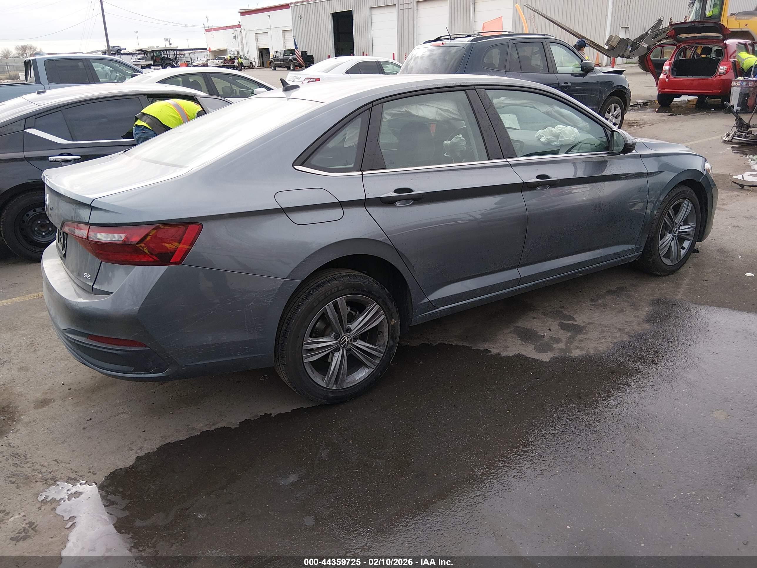 VOLKSWAGEN JETTA image 4