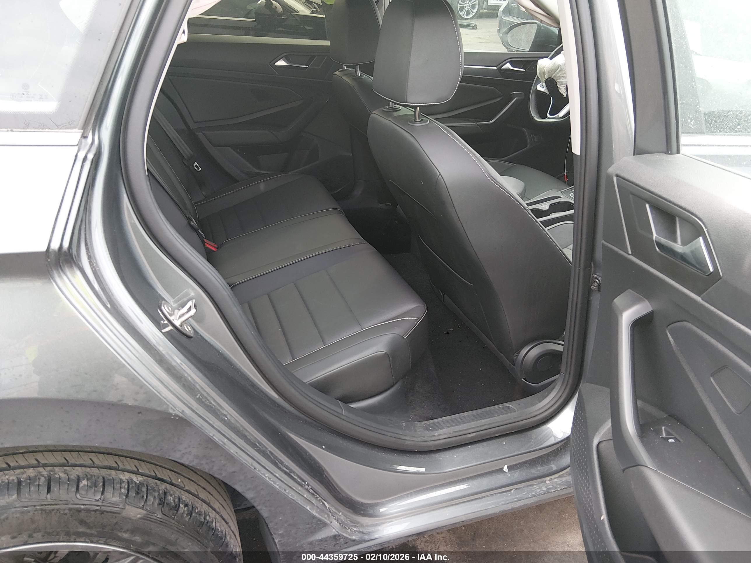 VOLKSWAGEN JETTA image 8