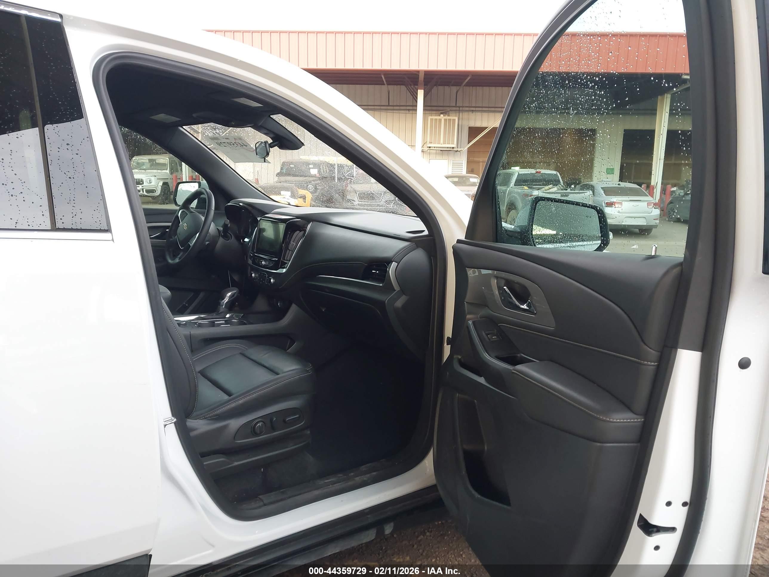 CHEVROLET TRAVERSE image 5