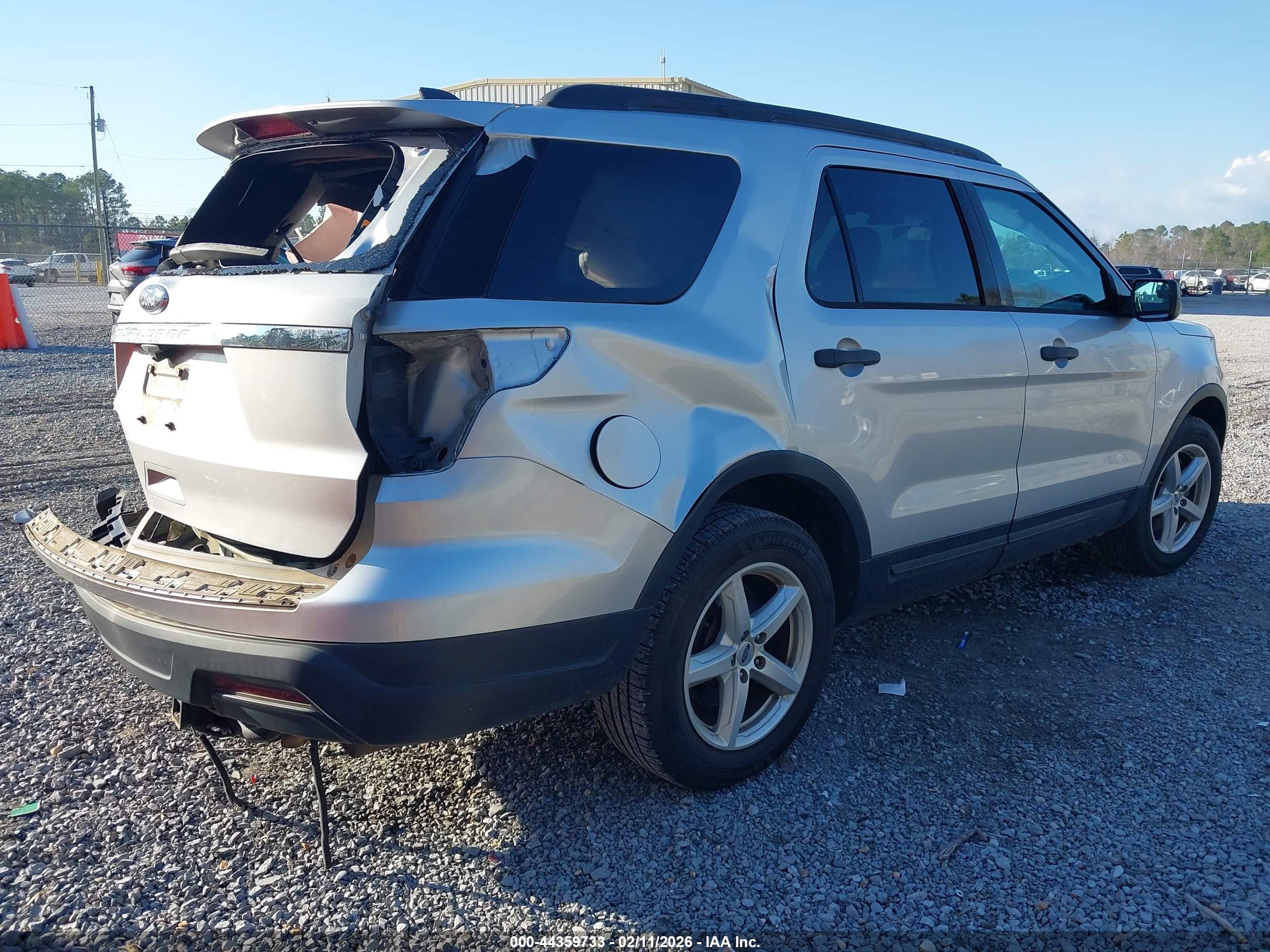 FORD EXPLORER image 4