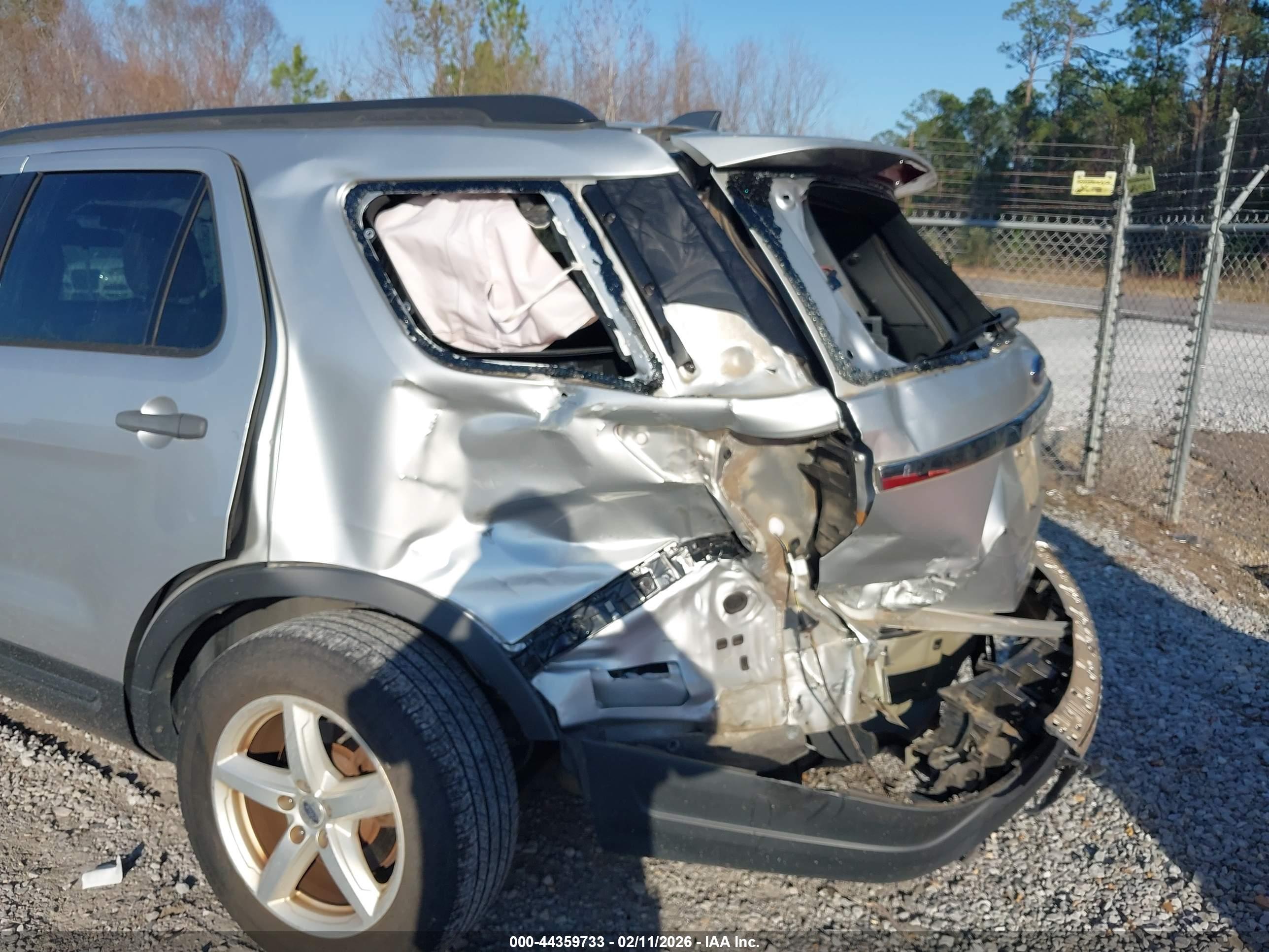 FORD EXPLORER image 6