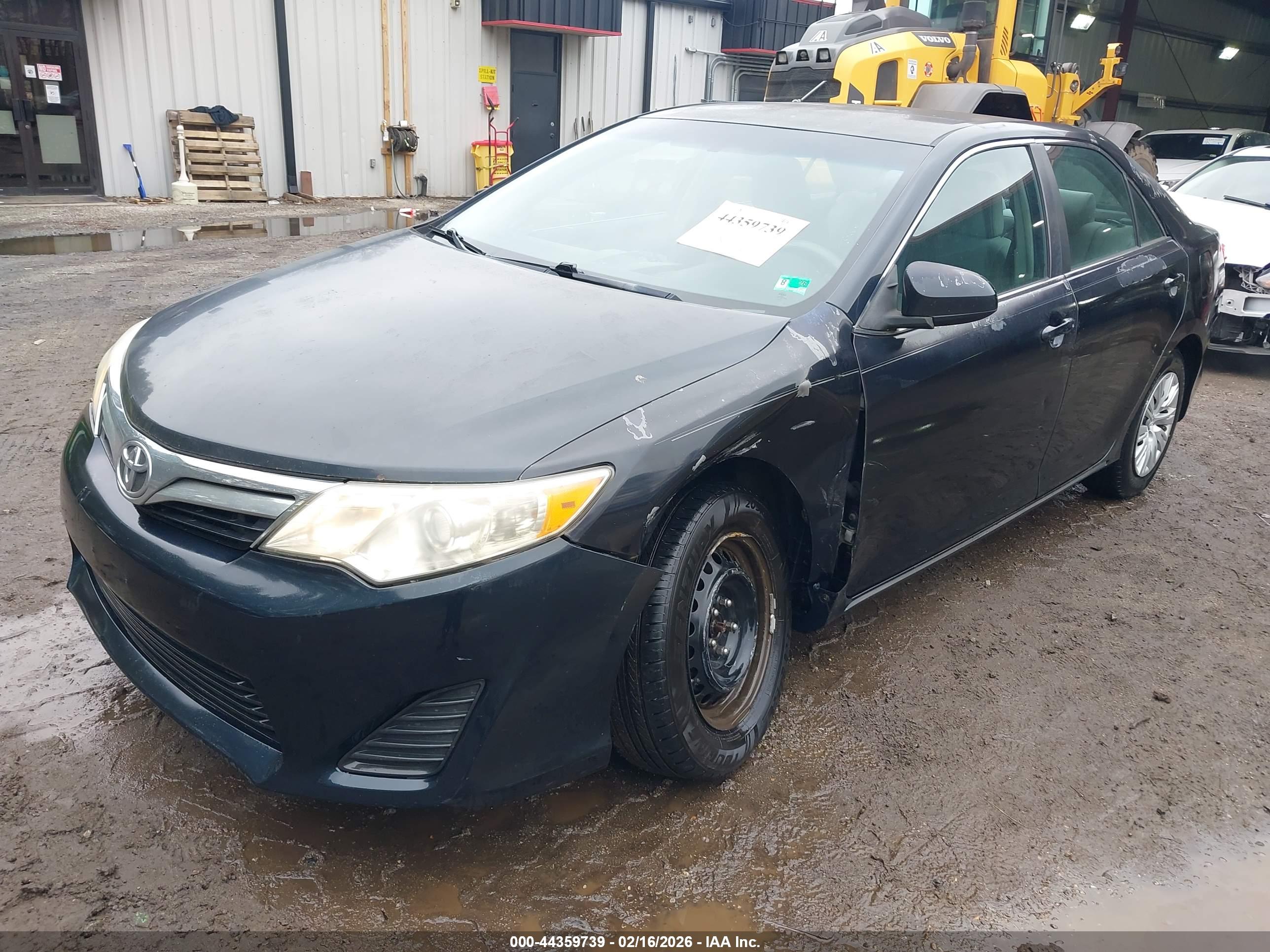 TOYOTA CAMRY image 2