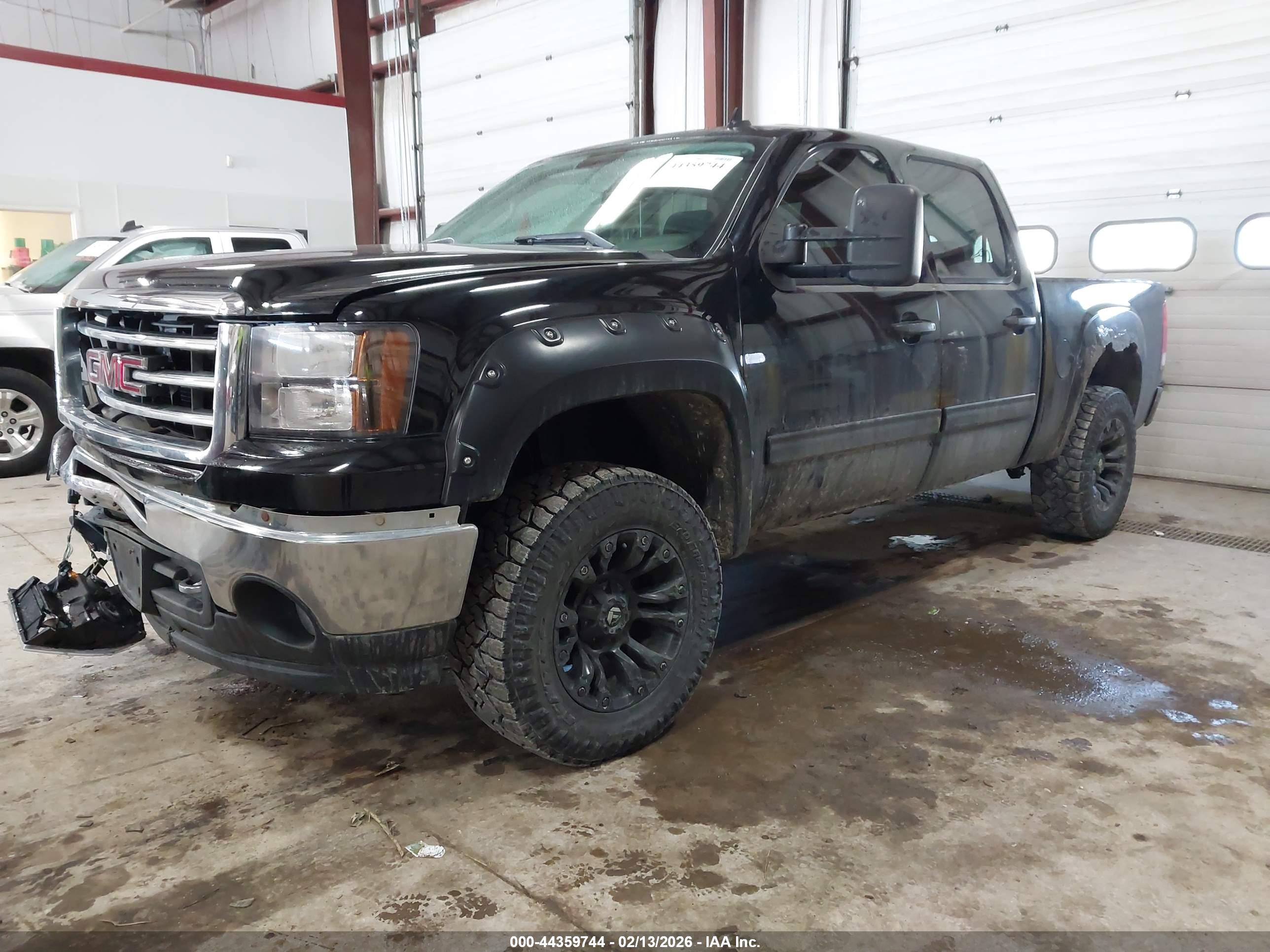 GMC SIERRA image 2