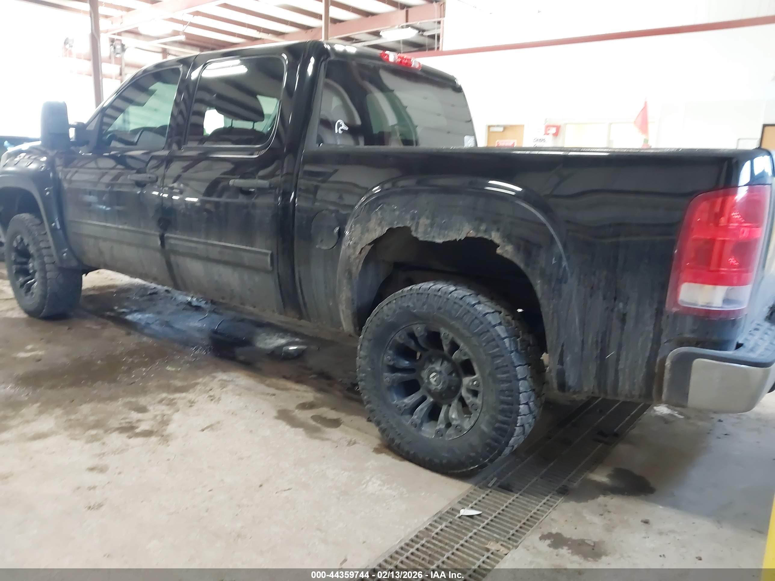 GMC SIERRA image 3
