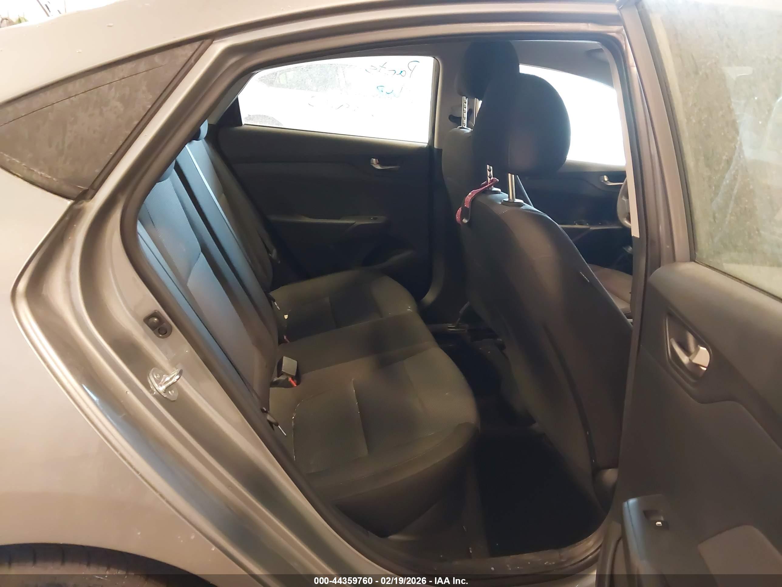 HYUNDAI ACCENT image 8