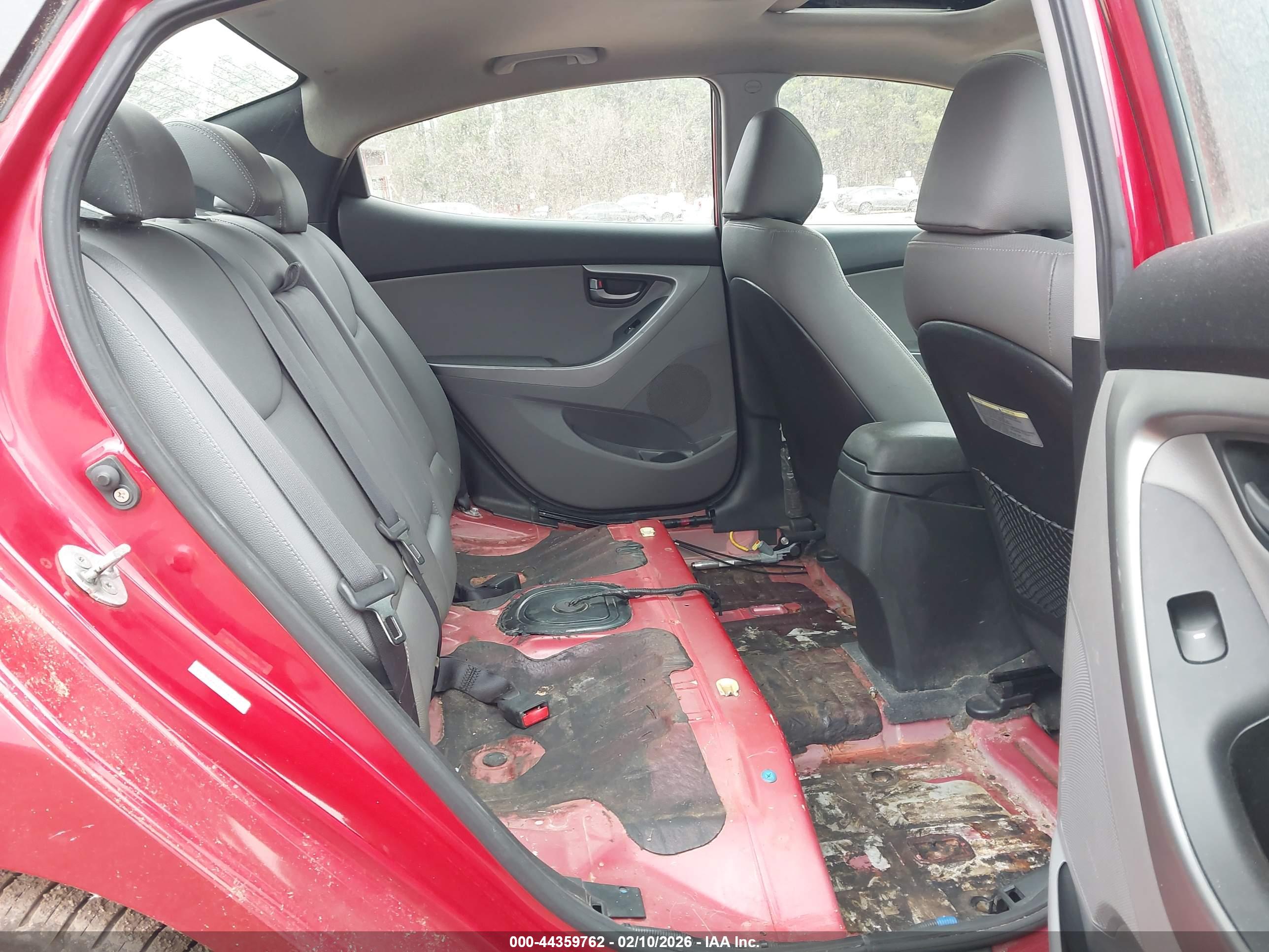 HYUNDAI ELANTRA image 8
