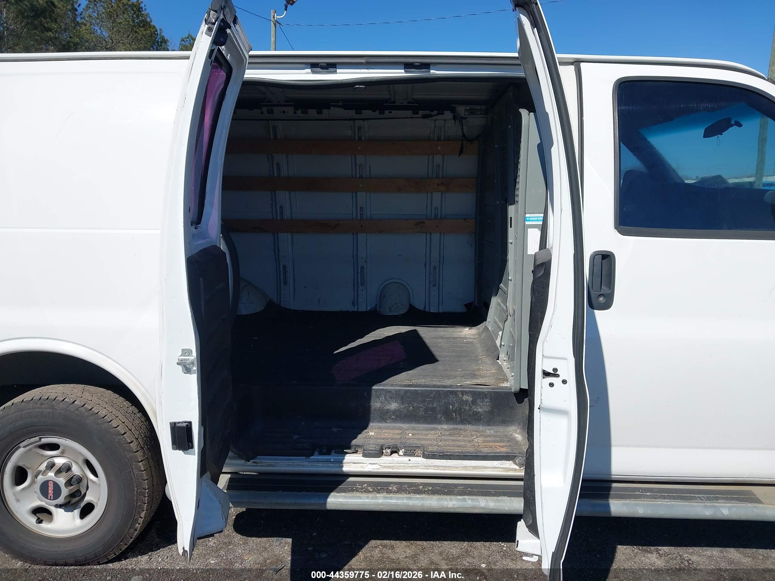 GMC SAVANA image 8