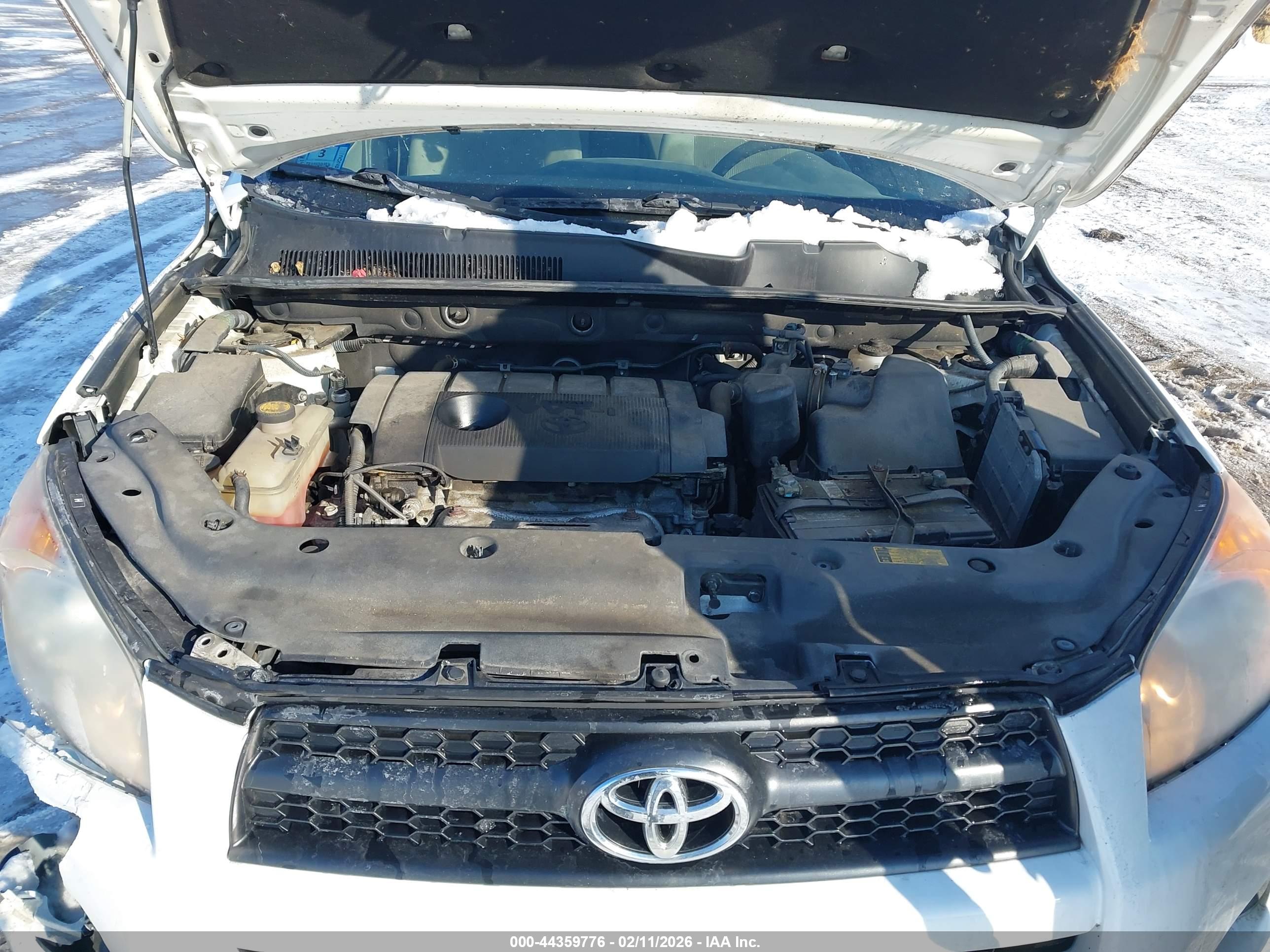 TOYOTA RAV4 image 10