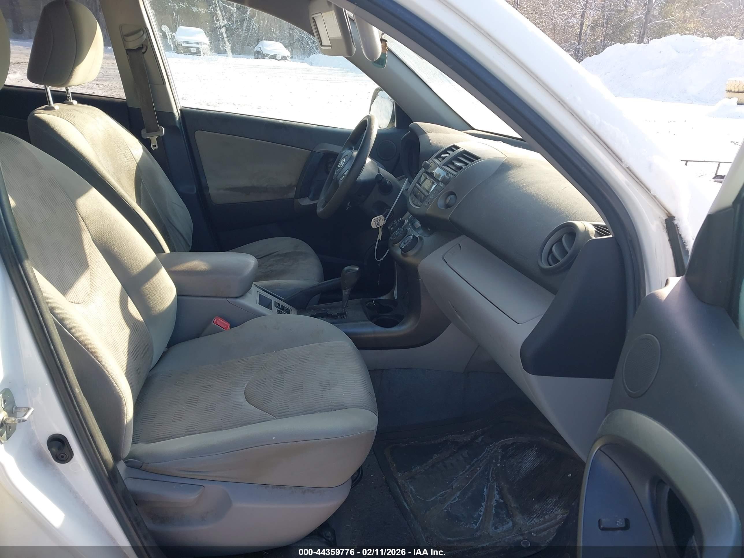 TOYOTA RAV4 image 5