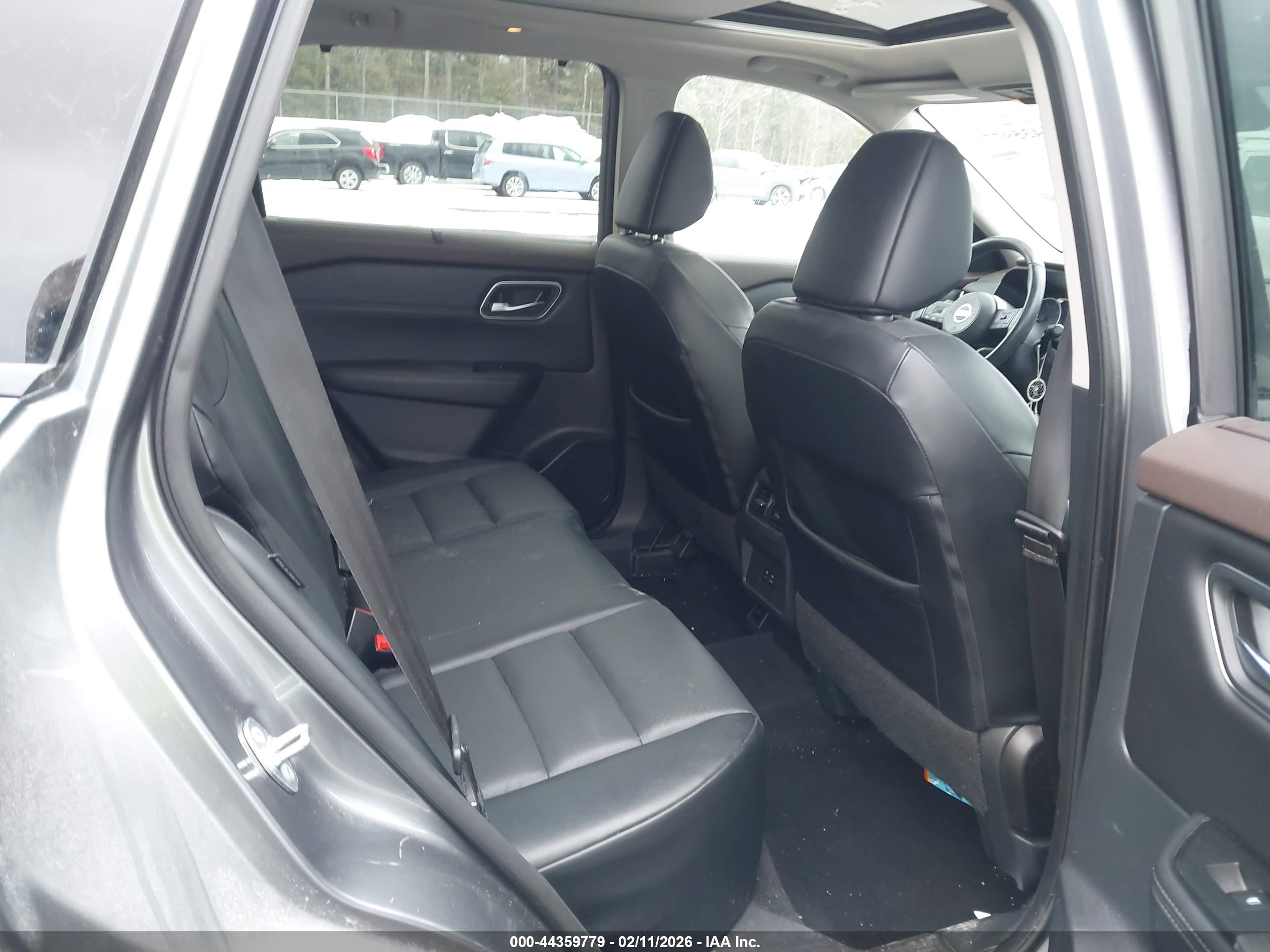 NISSAN ROGUE image 8