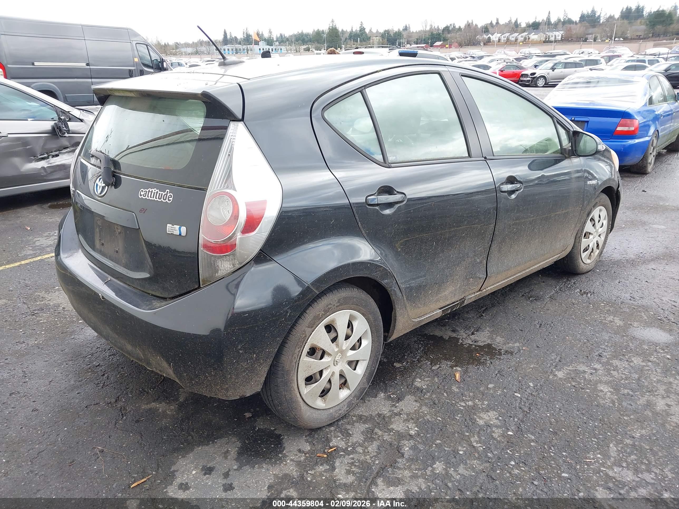 TOYOTA PRIUS image 4