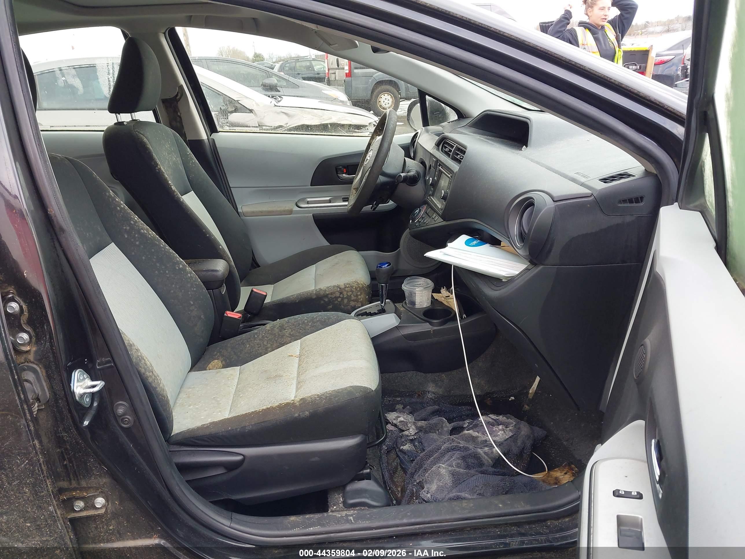 TOYOTA PRIUS image 5