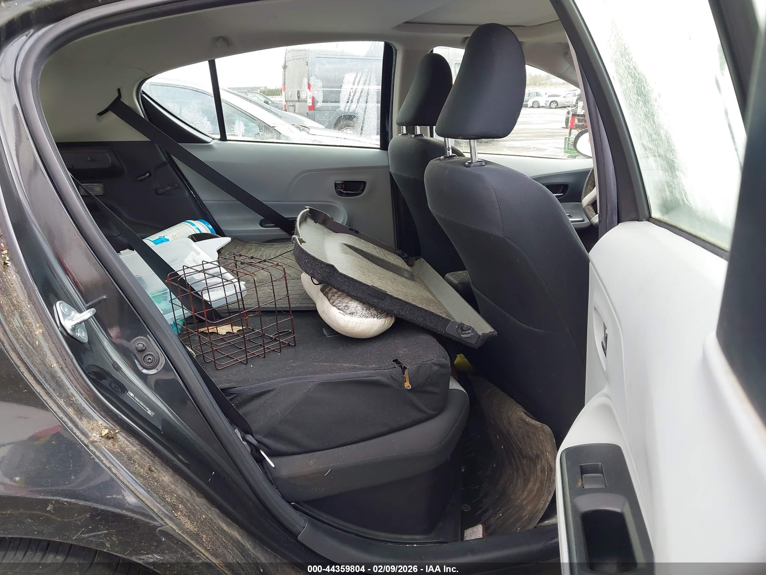 TOYOTA PRIUS image 8