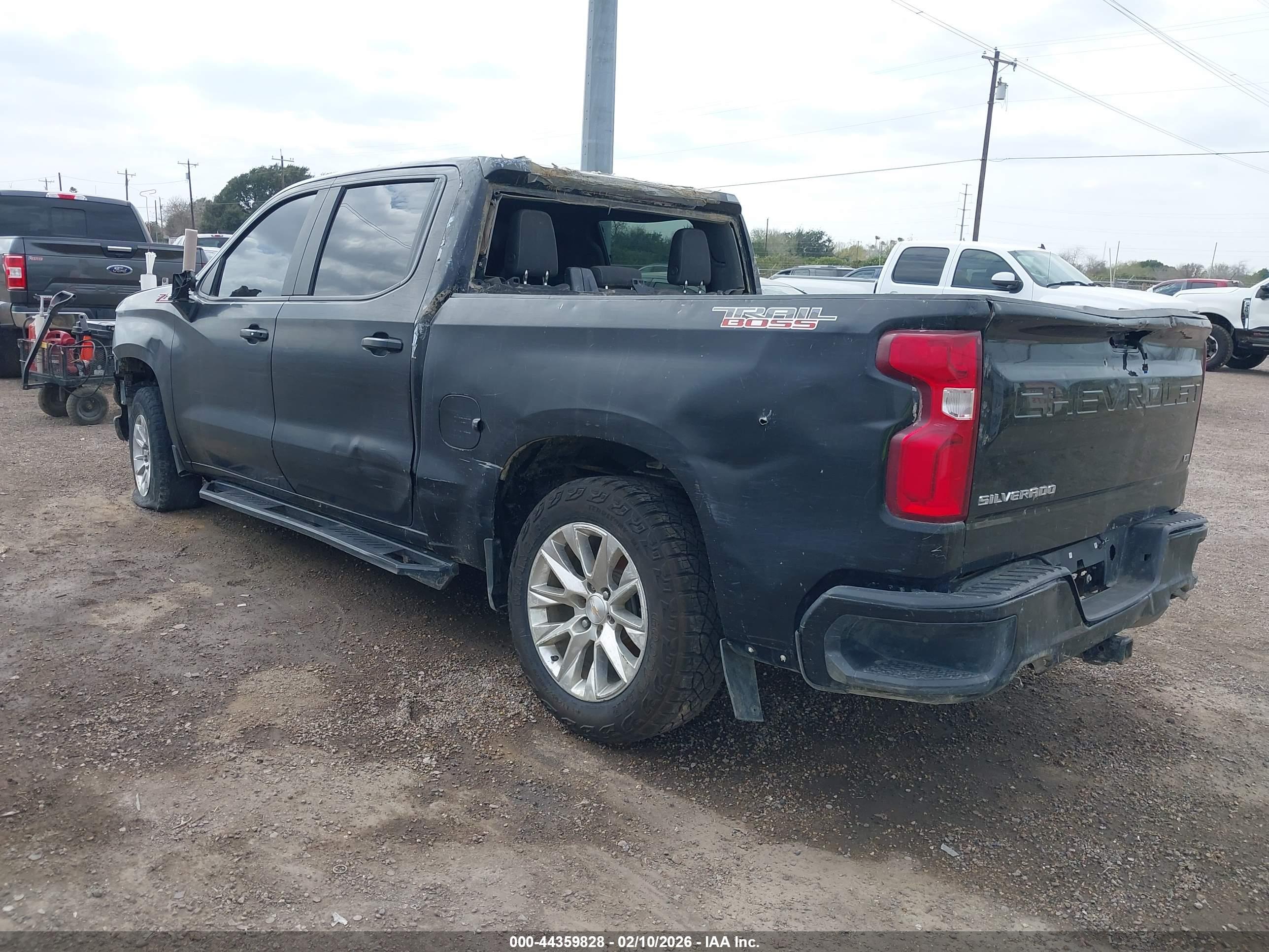 CHEVROLET SILVERADO image 3