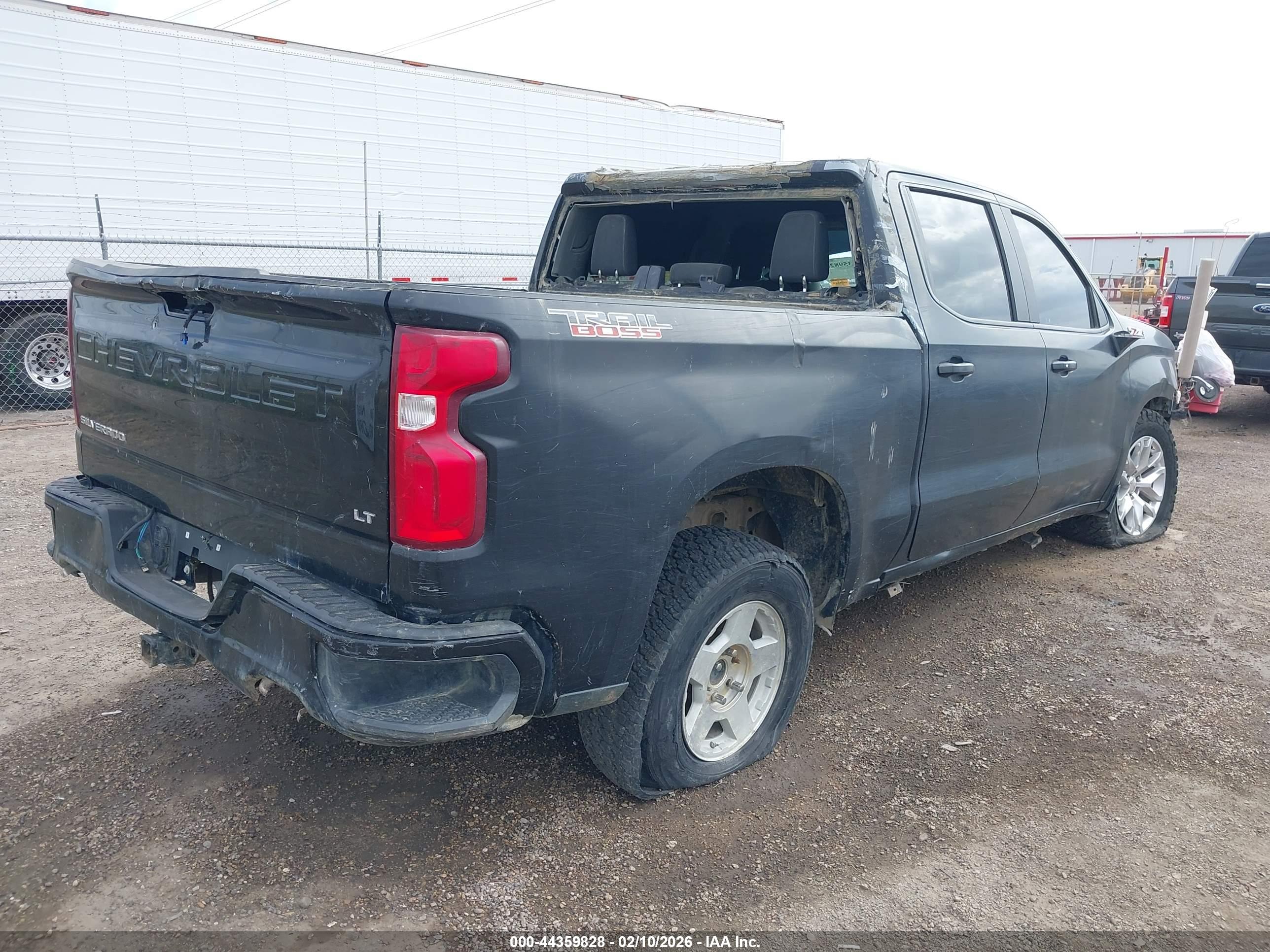 CHEVROLET SILVERADO image 4