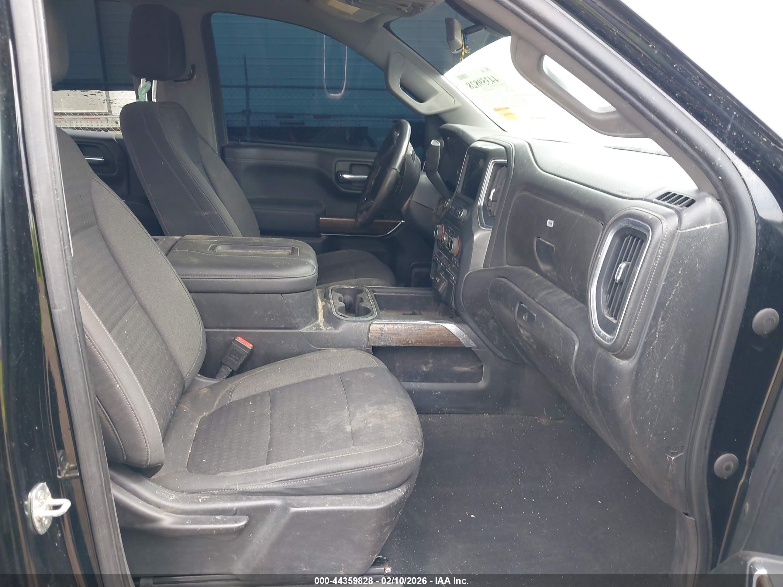 CHEVROLET SILVERADO image 5