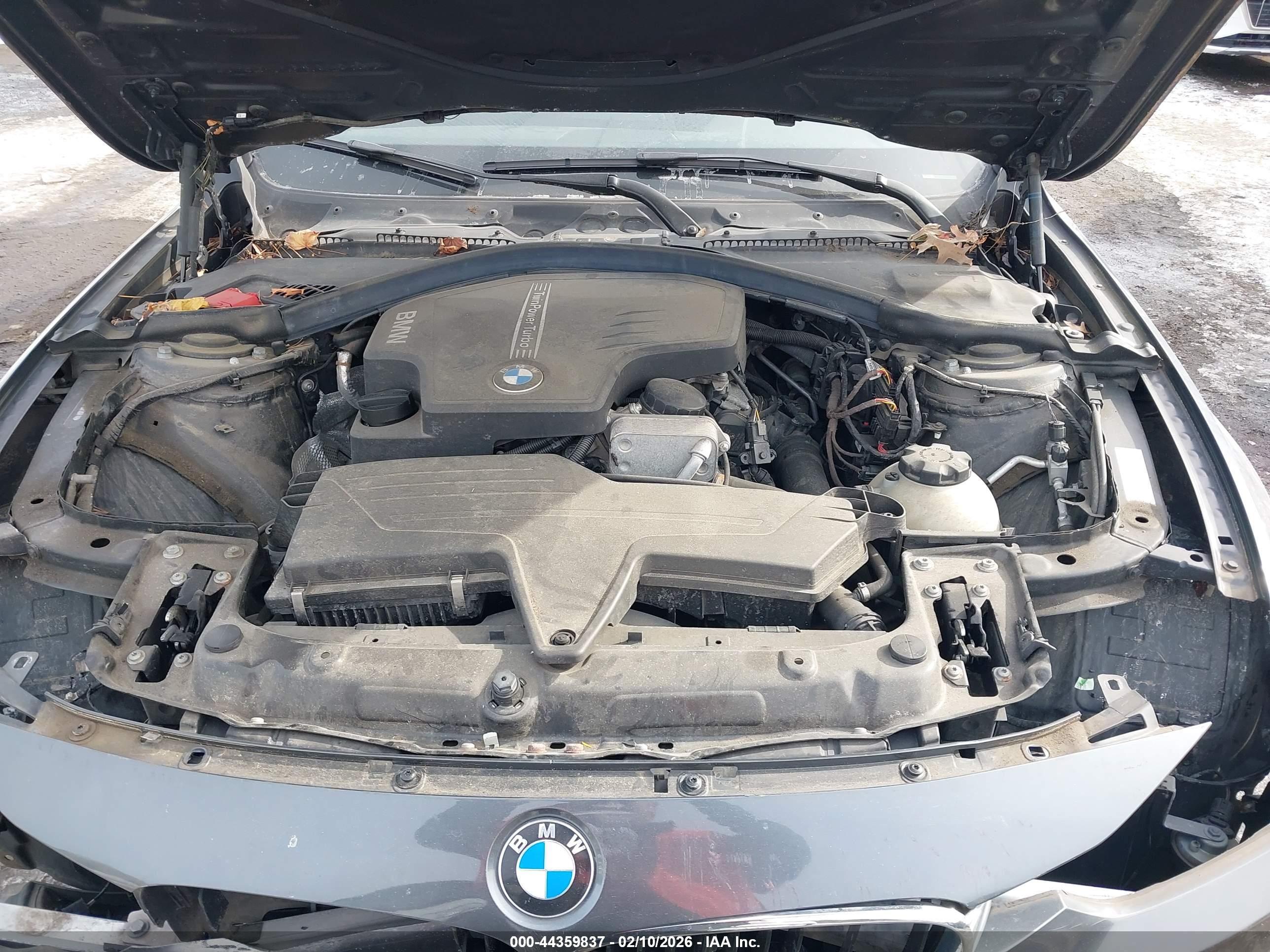 BMW 320I image 10