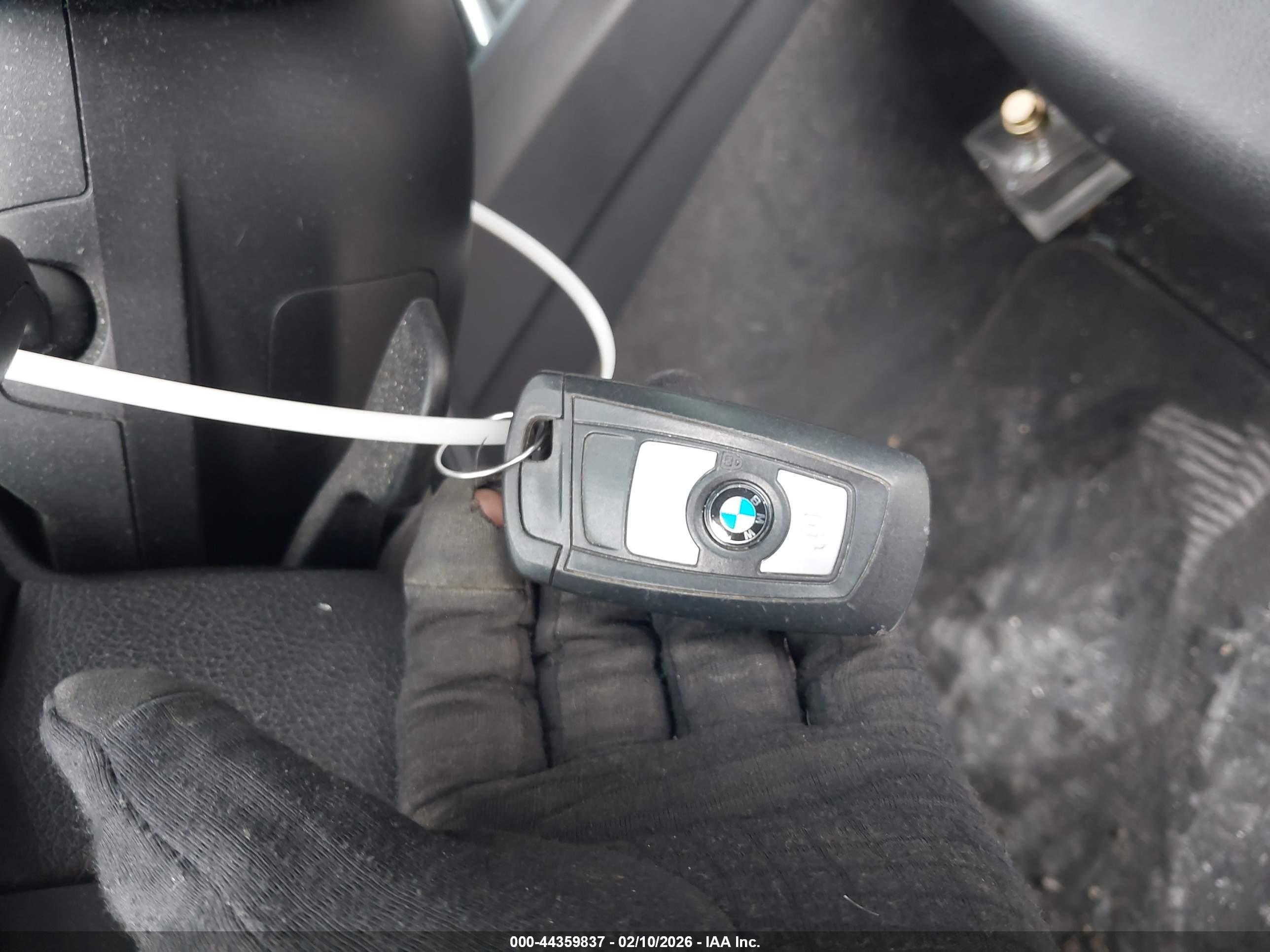 BMW 320I image 11