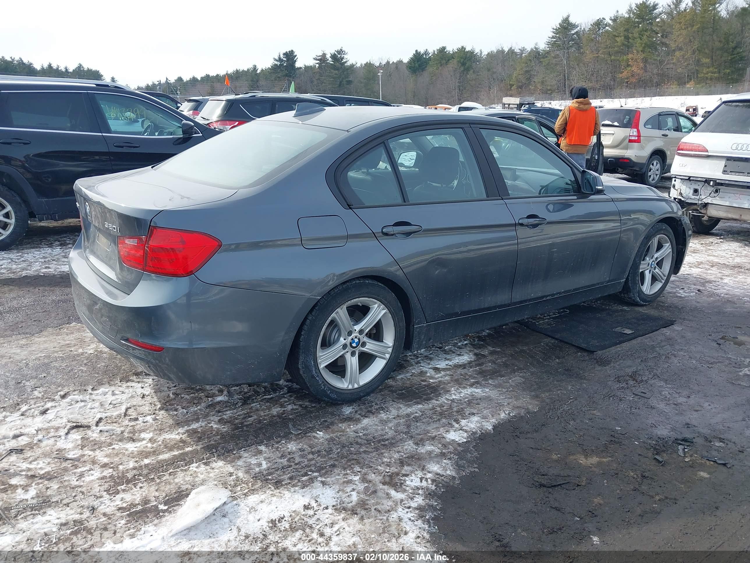BMW 320I image 4