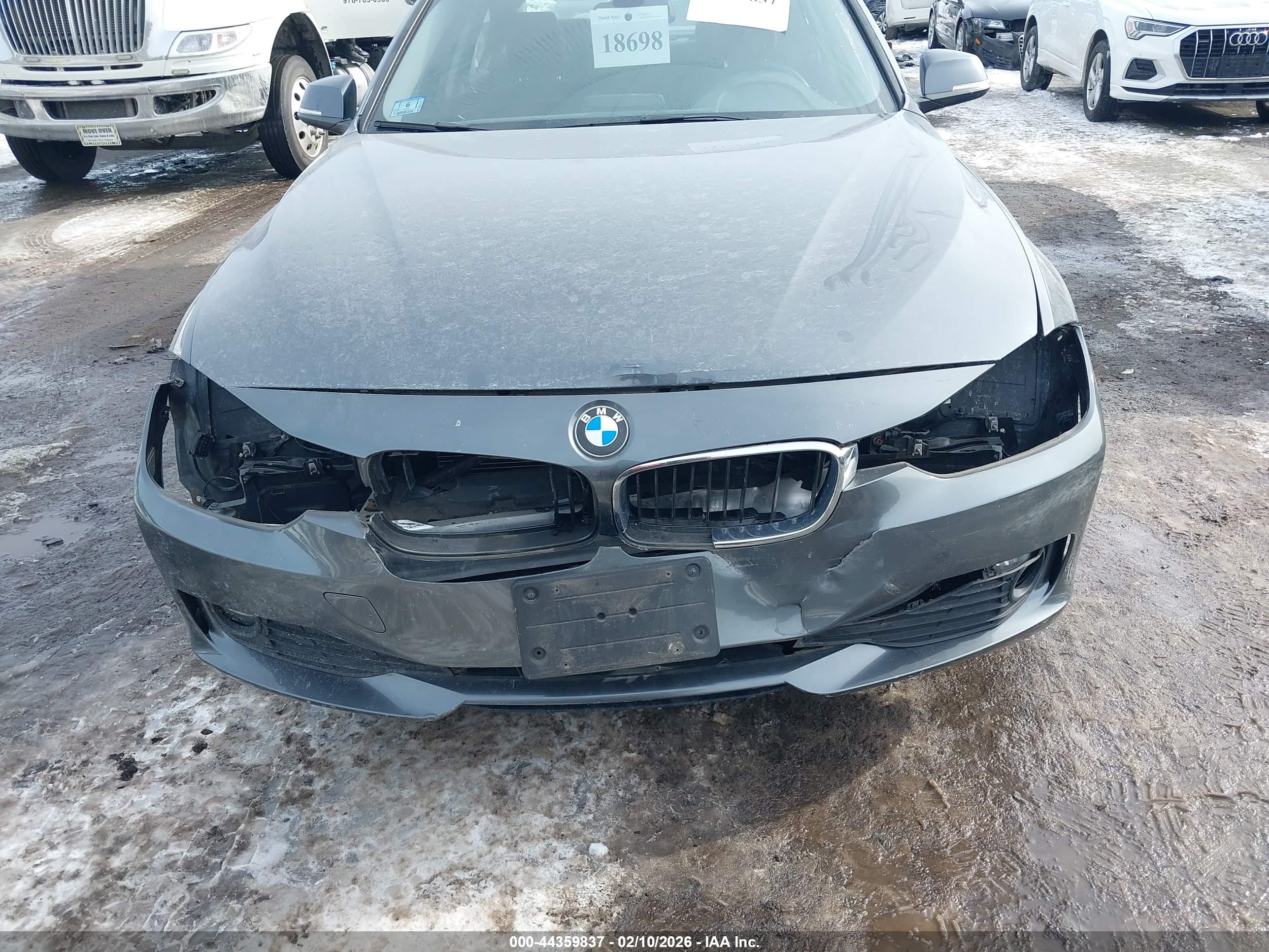 BMW 320I image 6
