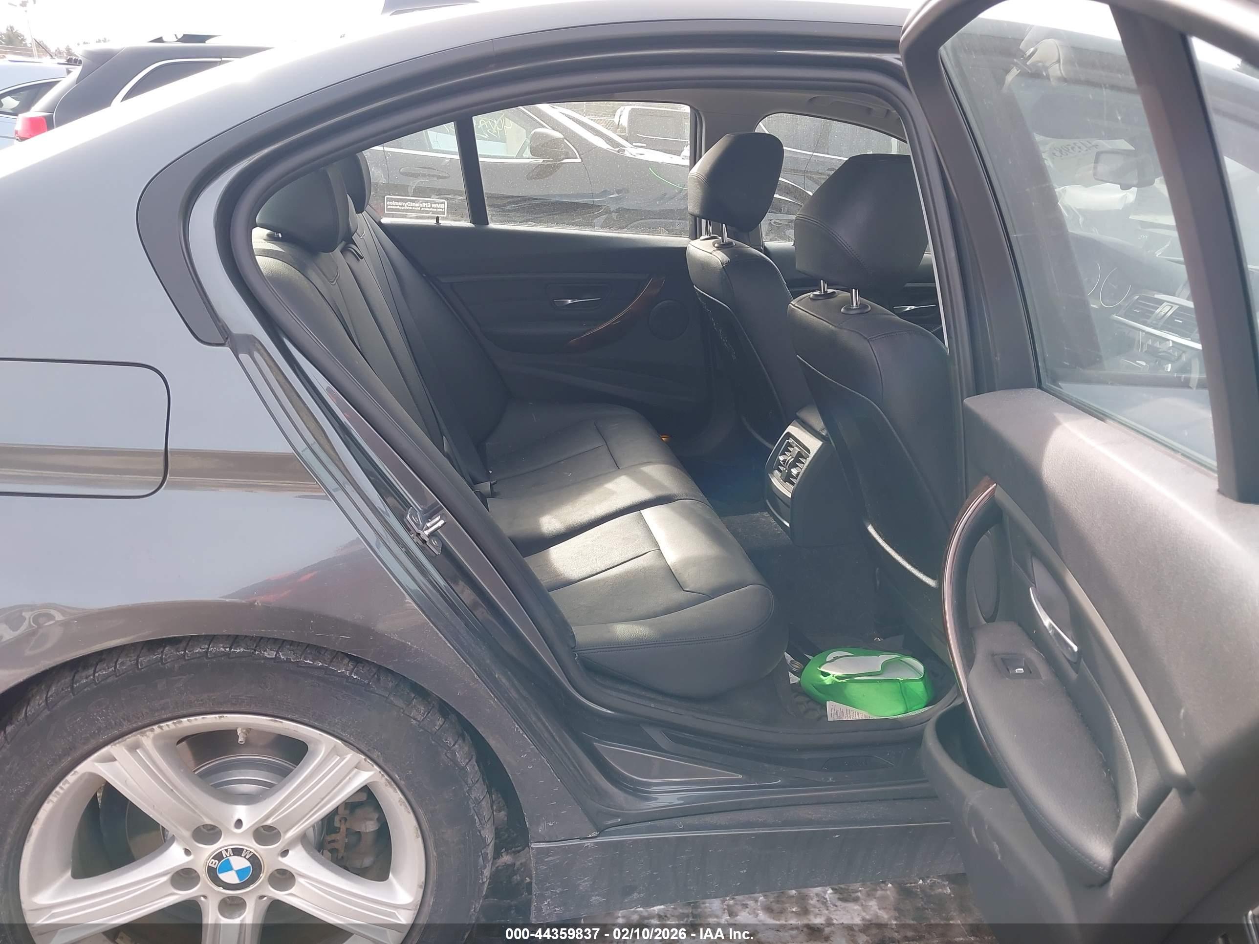 BMW 320I image 8