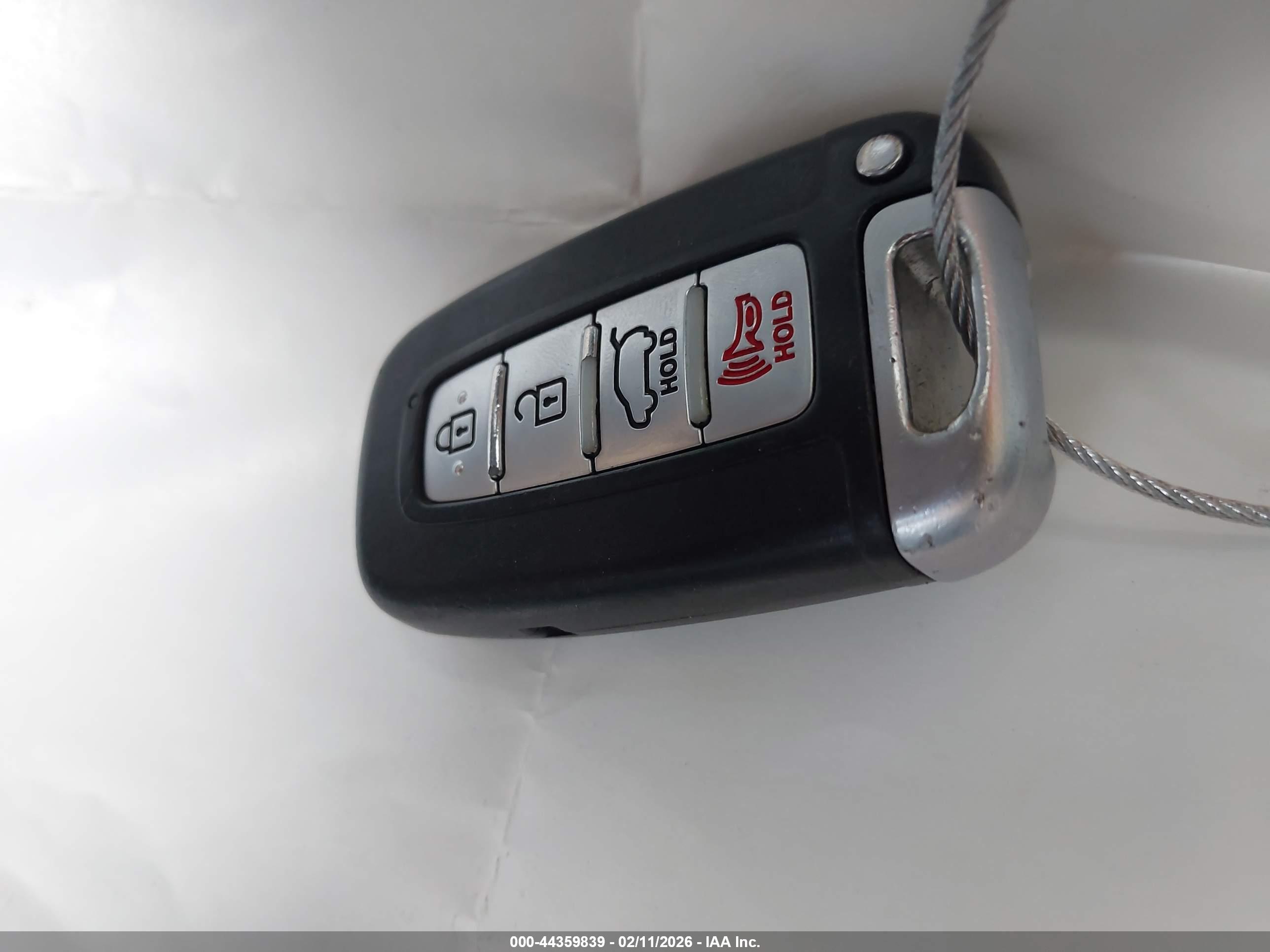 HYUNDAI VELOSTER image 11