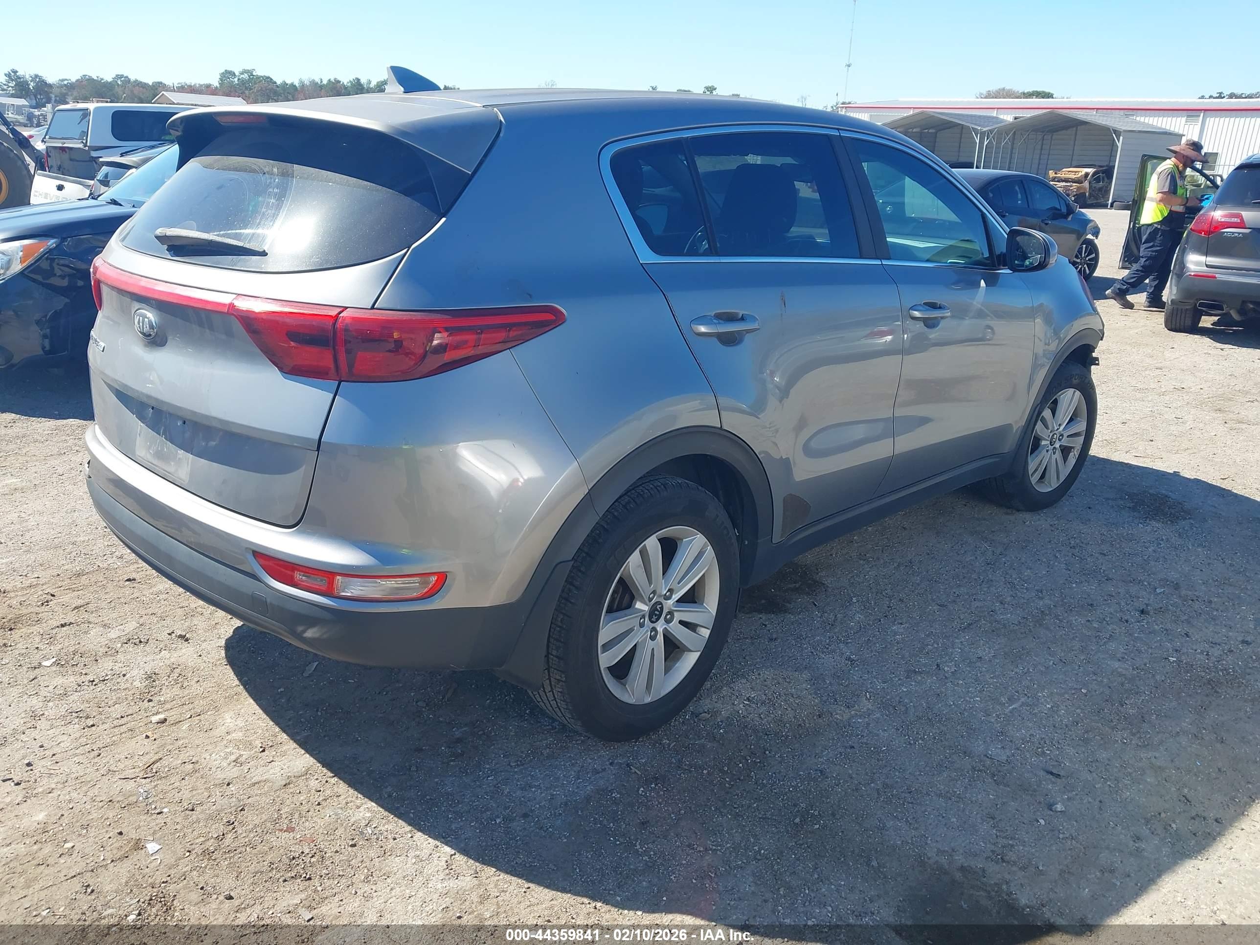 KIA SPORTAGE image 4