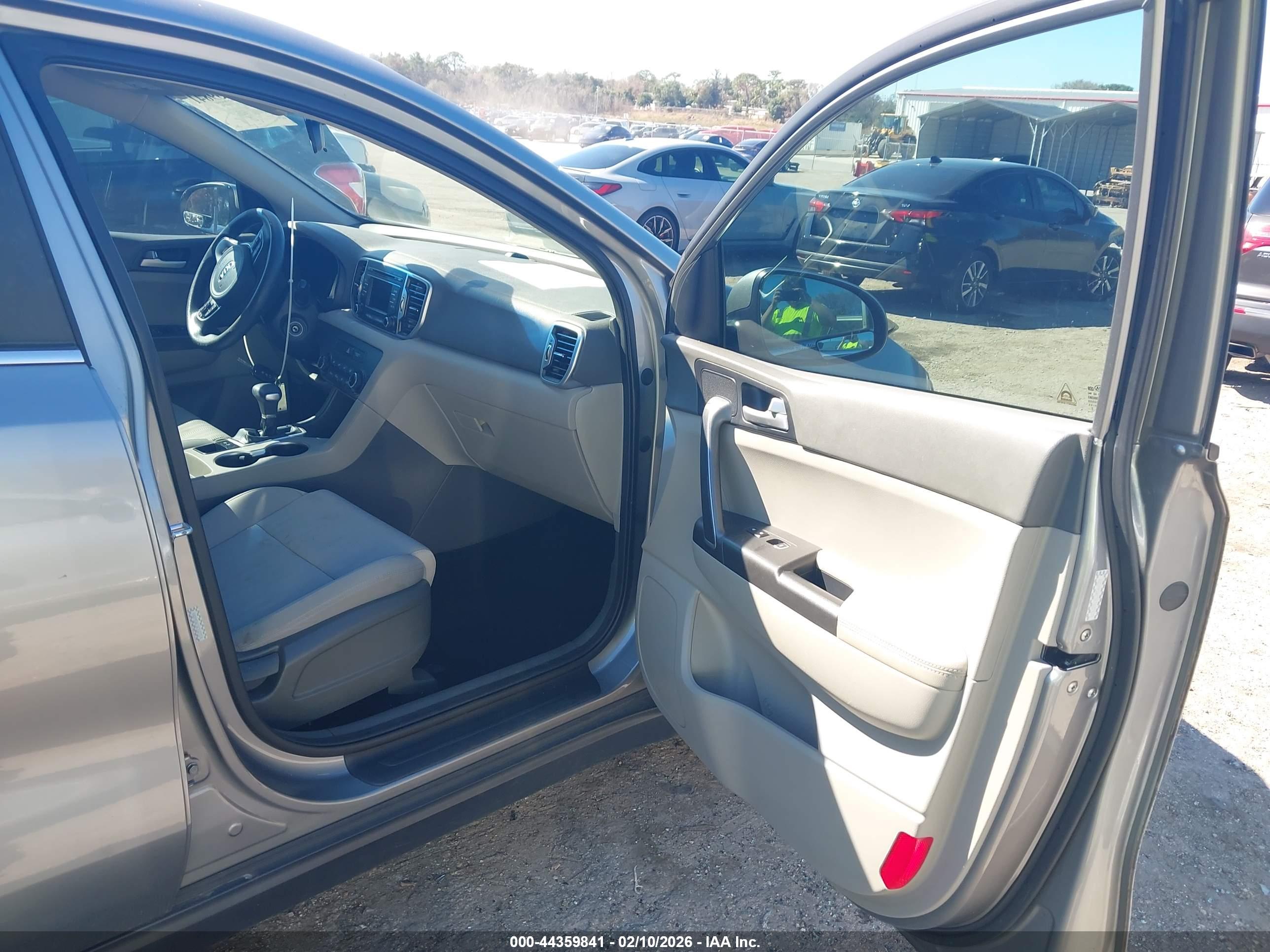 KIA SPORTAGE image 5