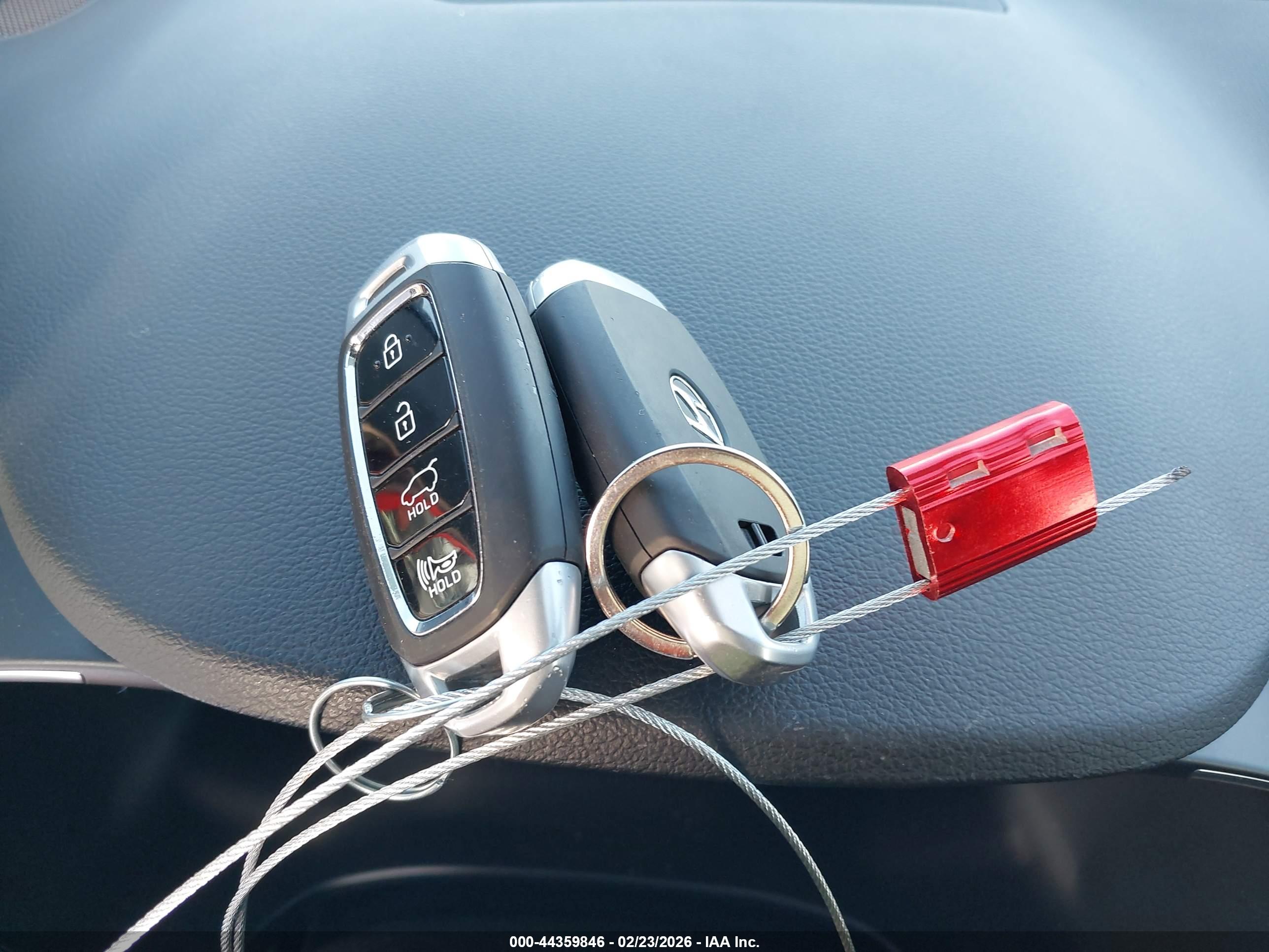 HYUNDAI SANTA image 11