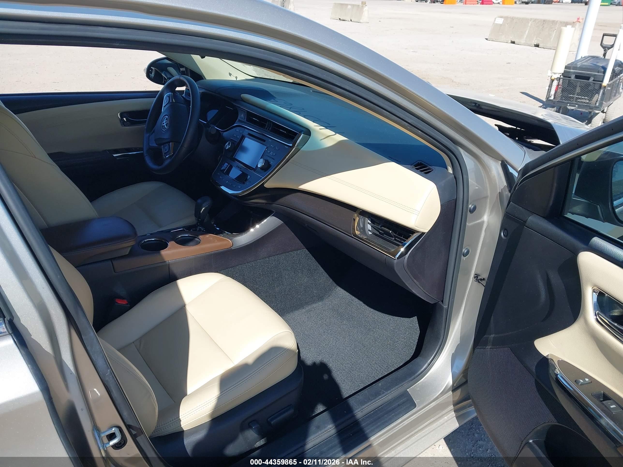 TOYOTA AVALON image 5